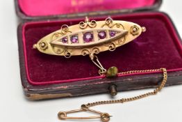 AN EARLY 20TH CENTURY 9CT YELLOW GOLD TOURMALINE BROOCH, set with five graduating pink tourmaline,