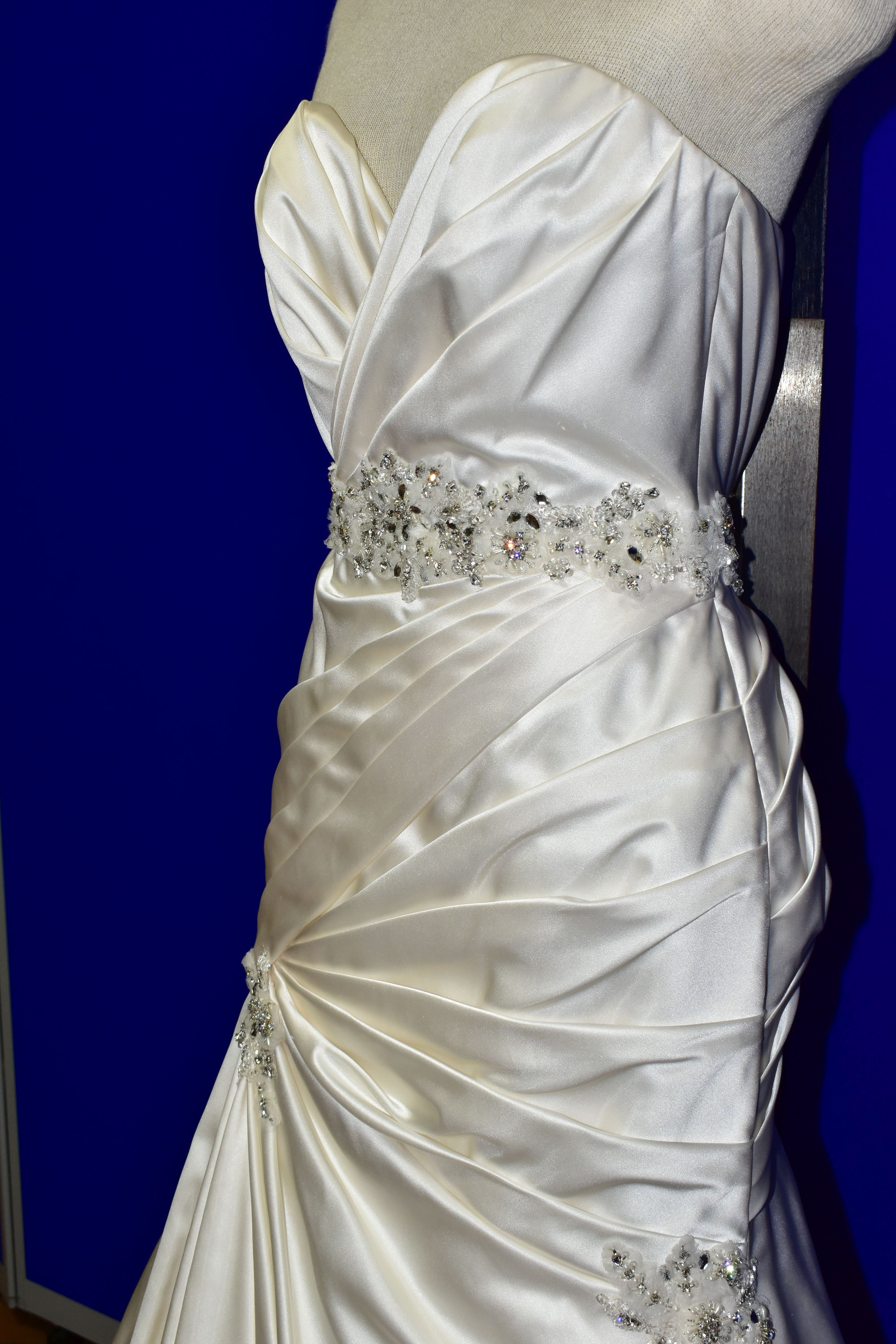 WEDDING DRESS, end of season stock clearance (may have slight marks) Sophia Tolli, size 6, Velcro - Image 9 of 14