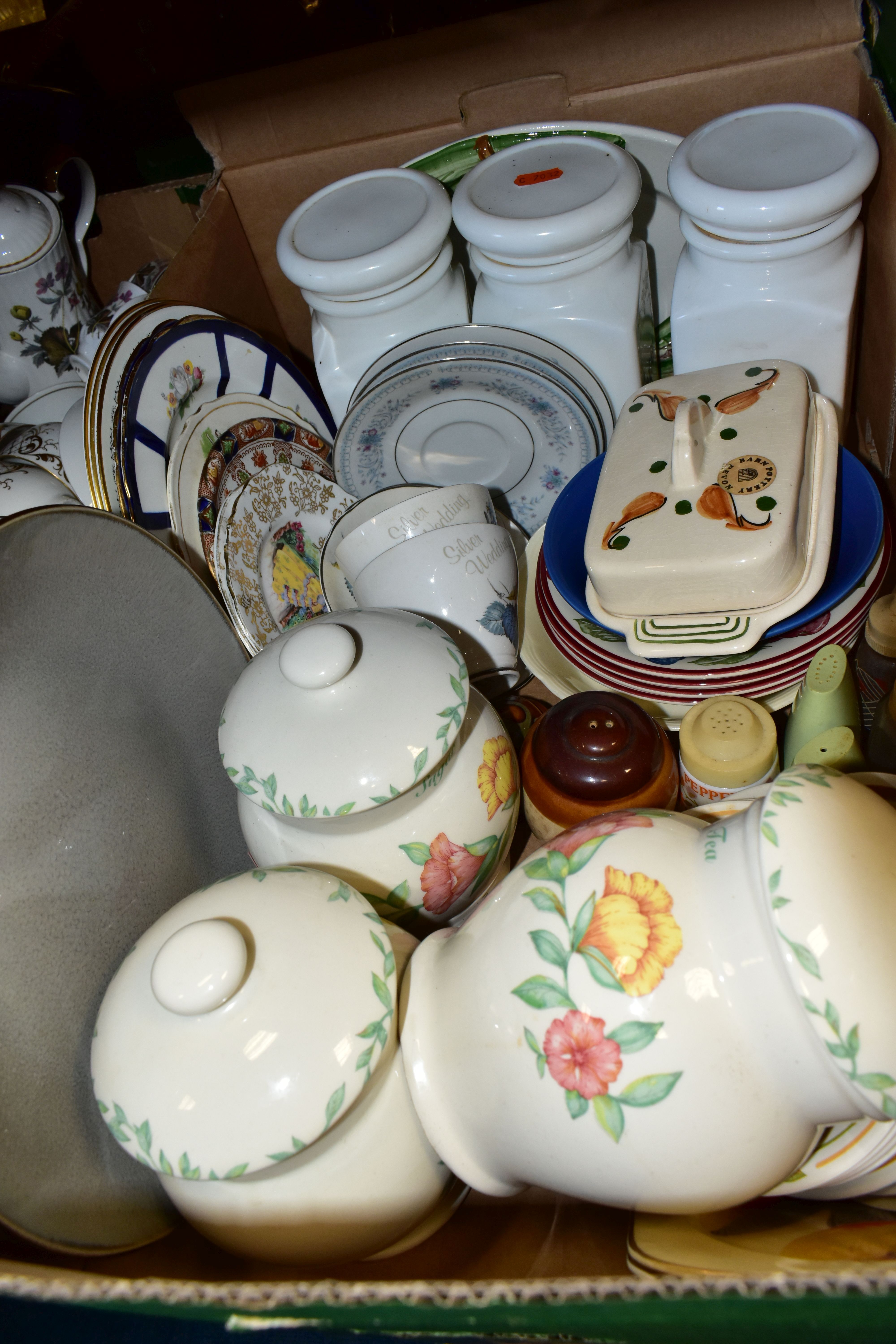 FIVE BOXES OF CERAMIC TEA AND DINNER WARES, to include two Royal Albert Lavender Rose dessert - Image 6 of 9