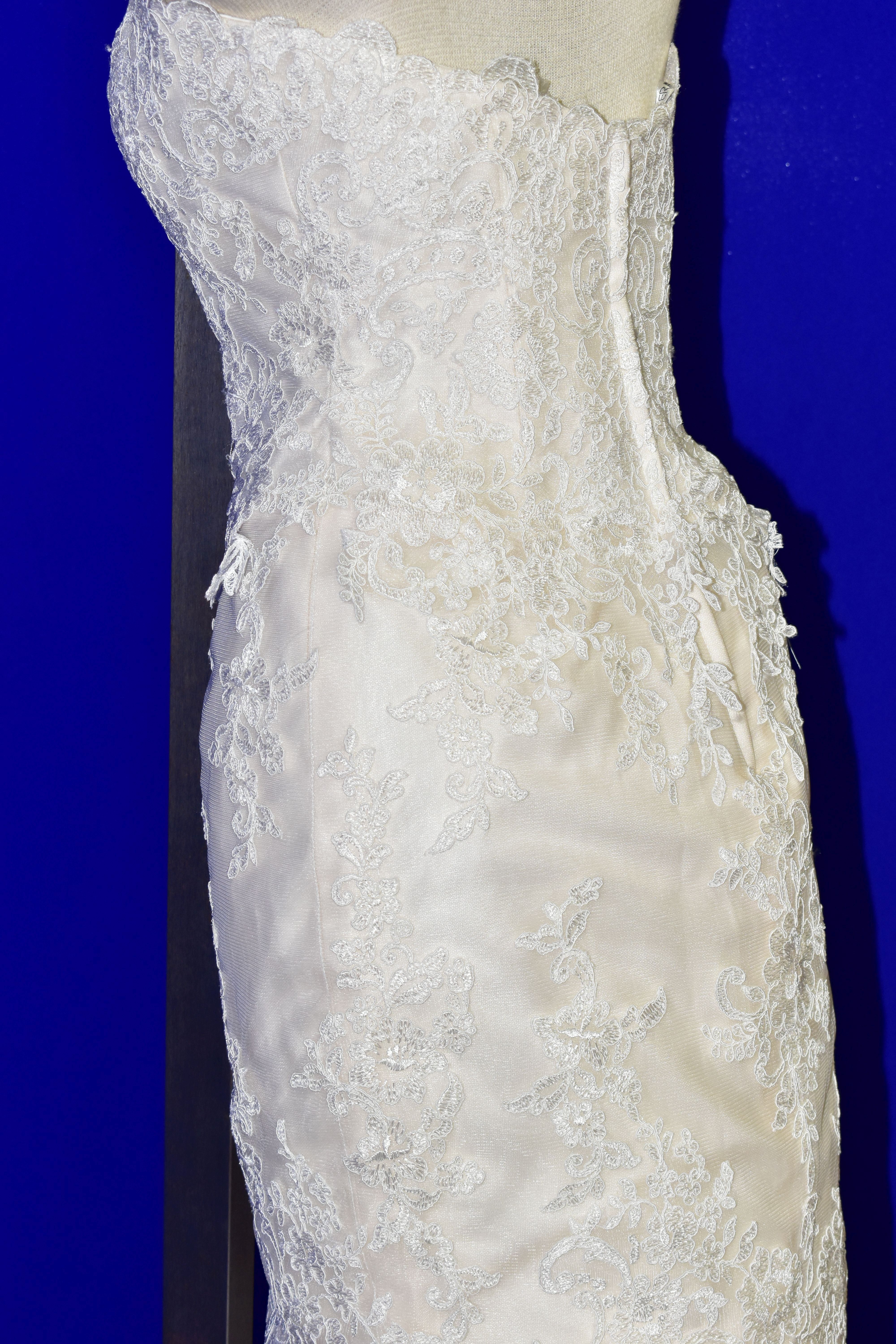 WEDDING DRESS, end of season stock clearance (may have slight marks or very minor damage) David - Image 18 of 19
