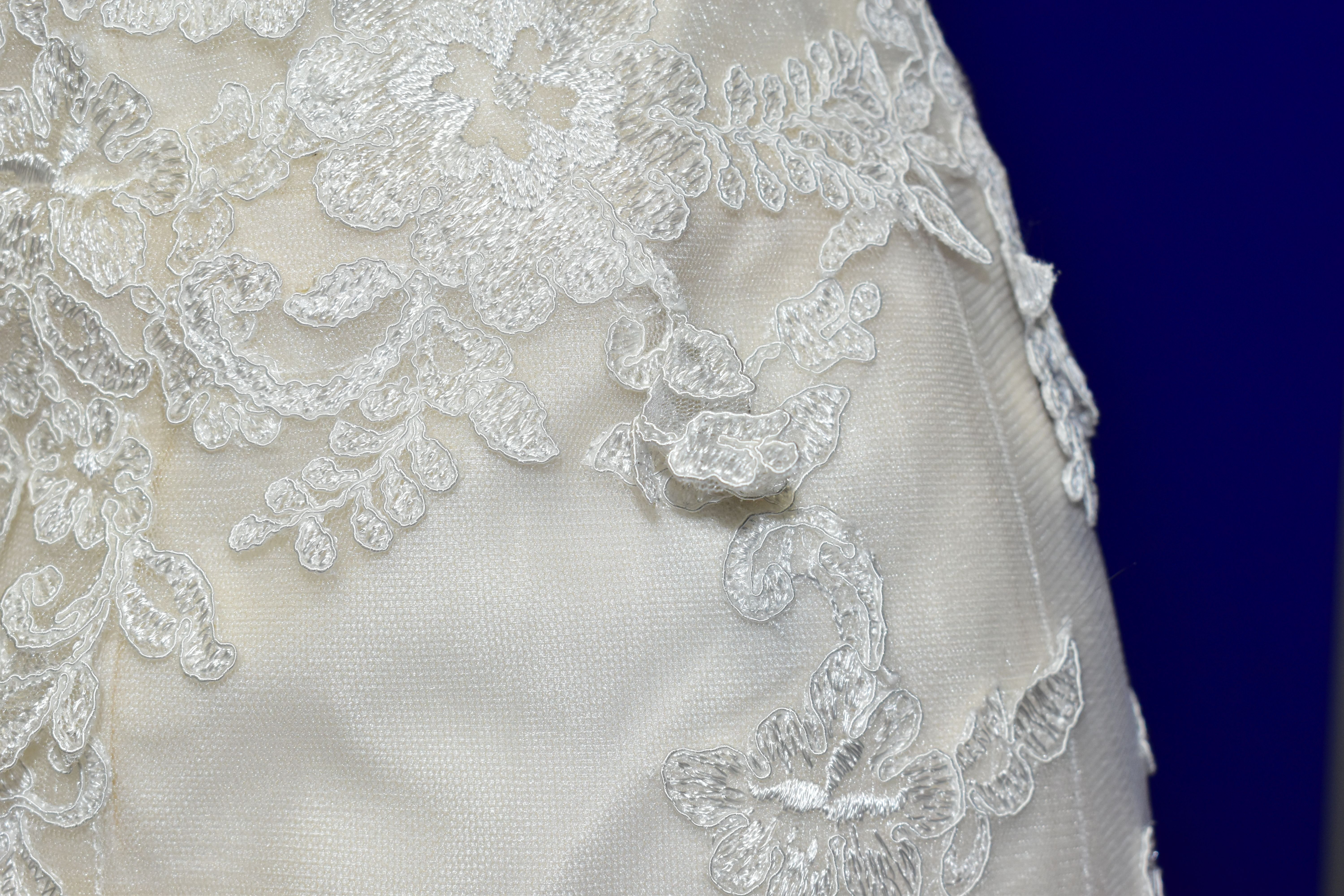 WEDDING DRESS, end of season stock clearance (may have slight marks or very minor damage) David - Image 9 of 19