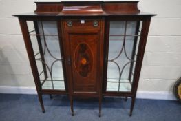 AN EDWARDIAN MAHOGANY AND INLAID DISPLAY CABINET, with a raised back, a single drawer, above a