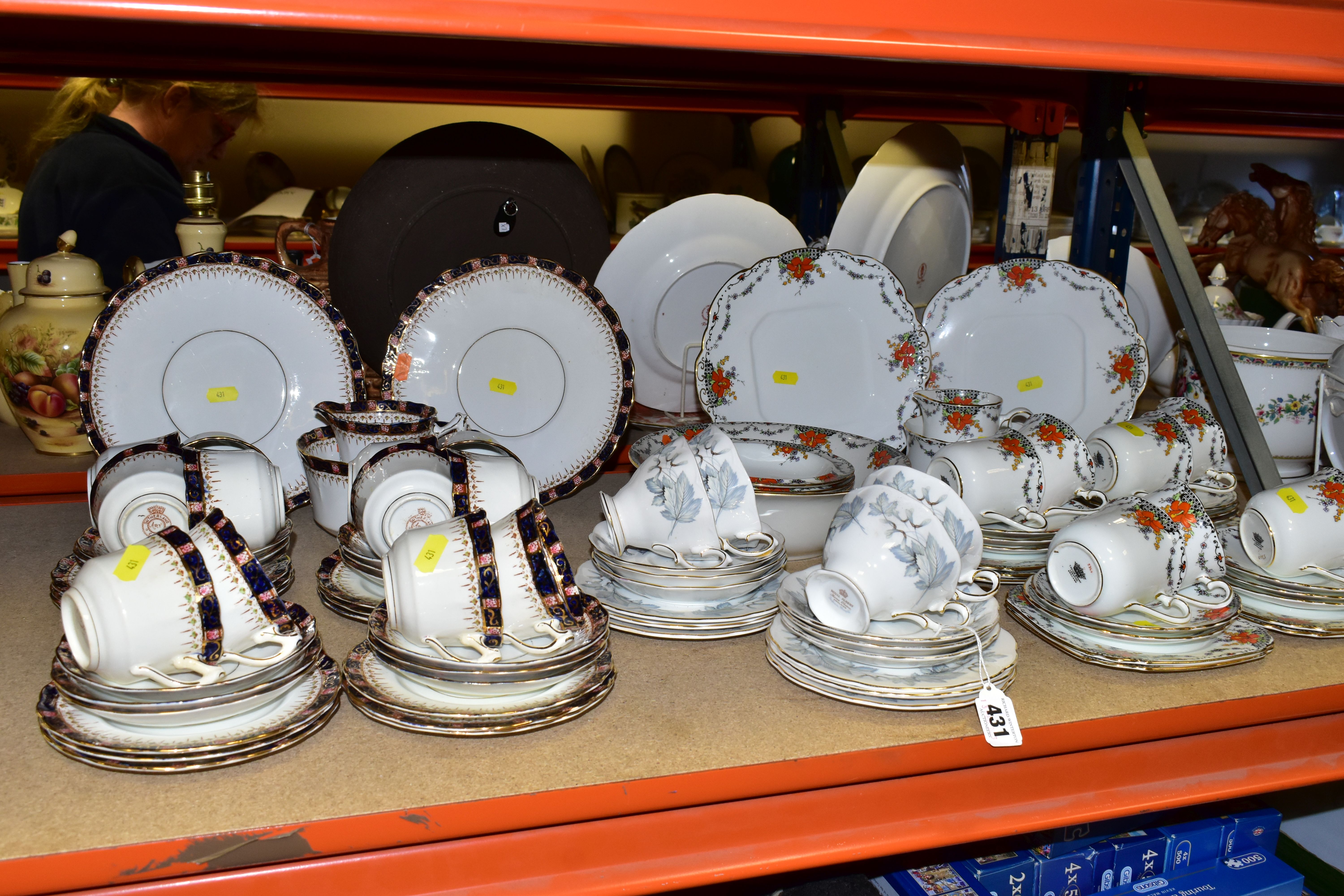 A QUANTITY OF TEA AND DINNER WARES TO INCLUDE ROYAL ALBERT, to include Royal Albert 'Silver Maple'