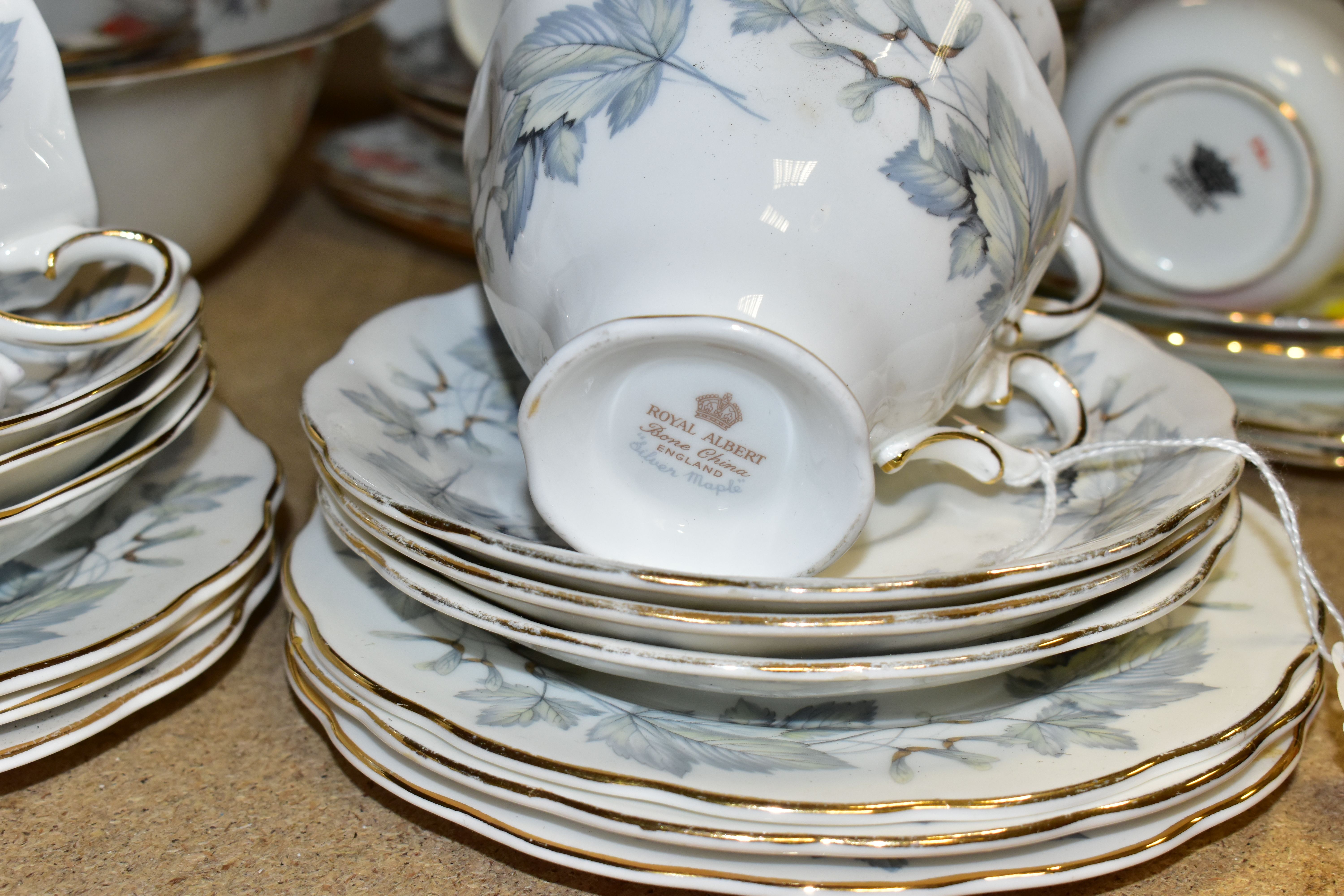 A QUANTITY OF TEA AND DINNER WARES TO INCLUDE ROYAL ALBERT, to include Royal Albert 'Silver Maple' - Image 4 of 7