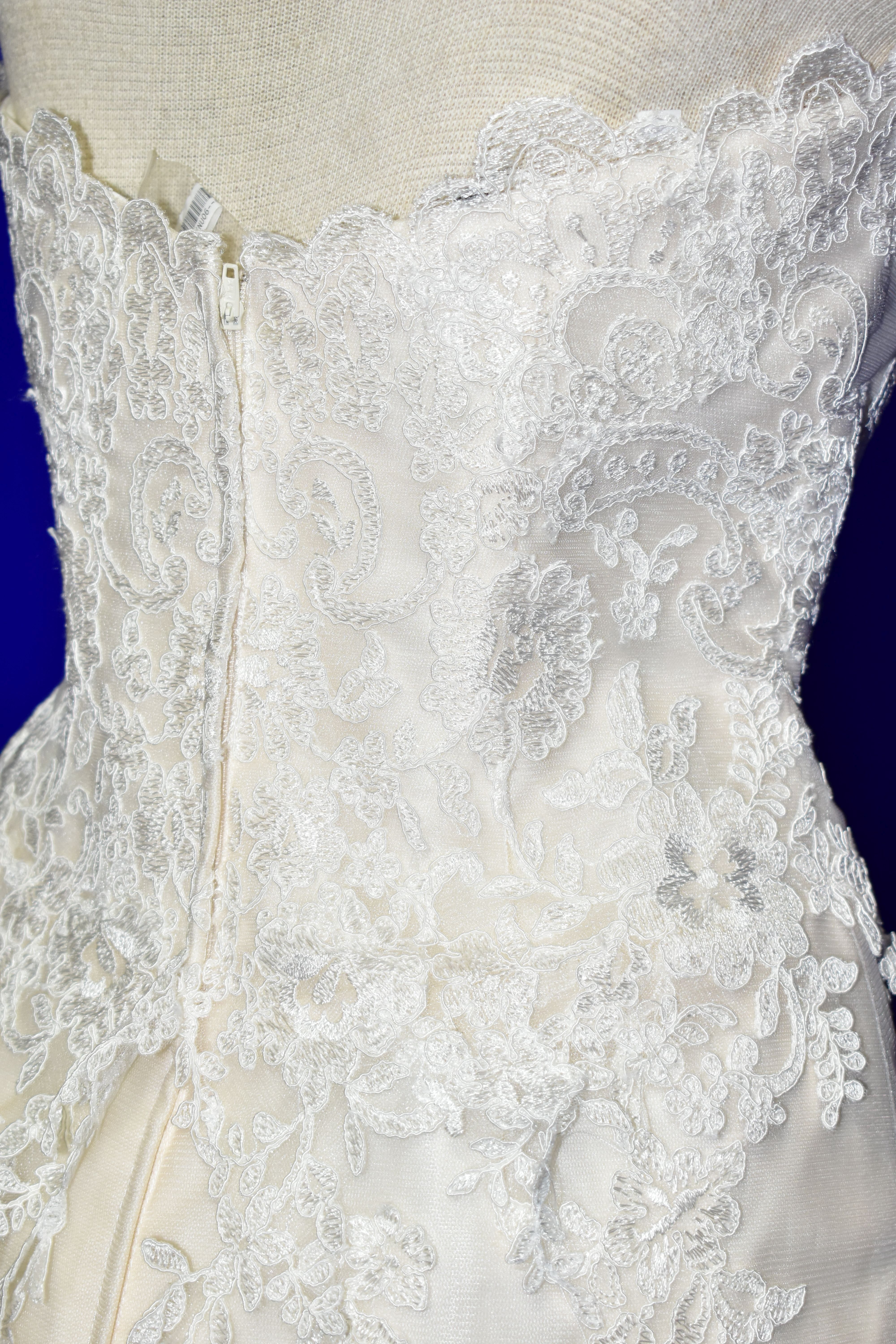 WEDDING DRESS, end of season stock clearance (may have slight marks or very minor damage) David - Image 15 of 19
