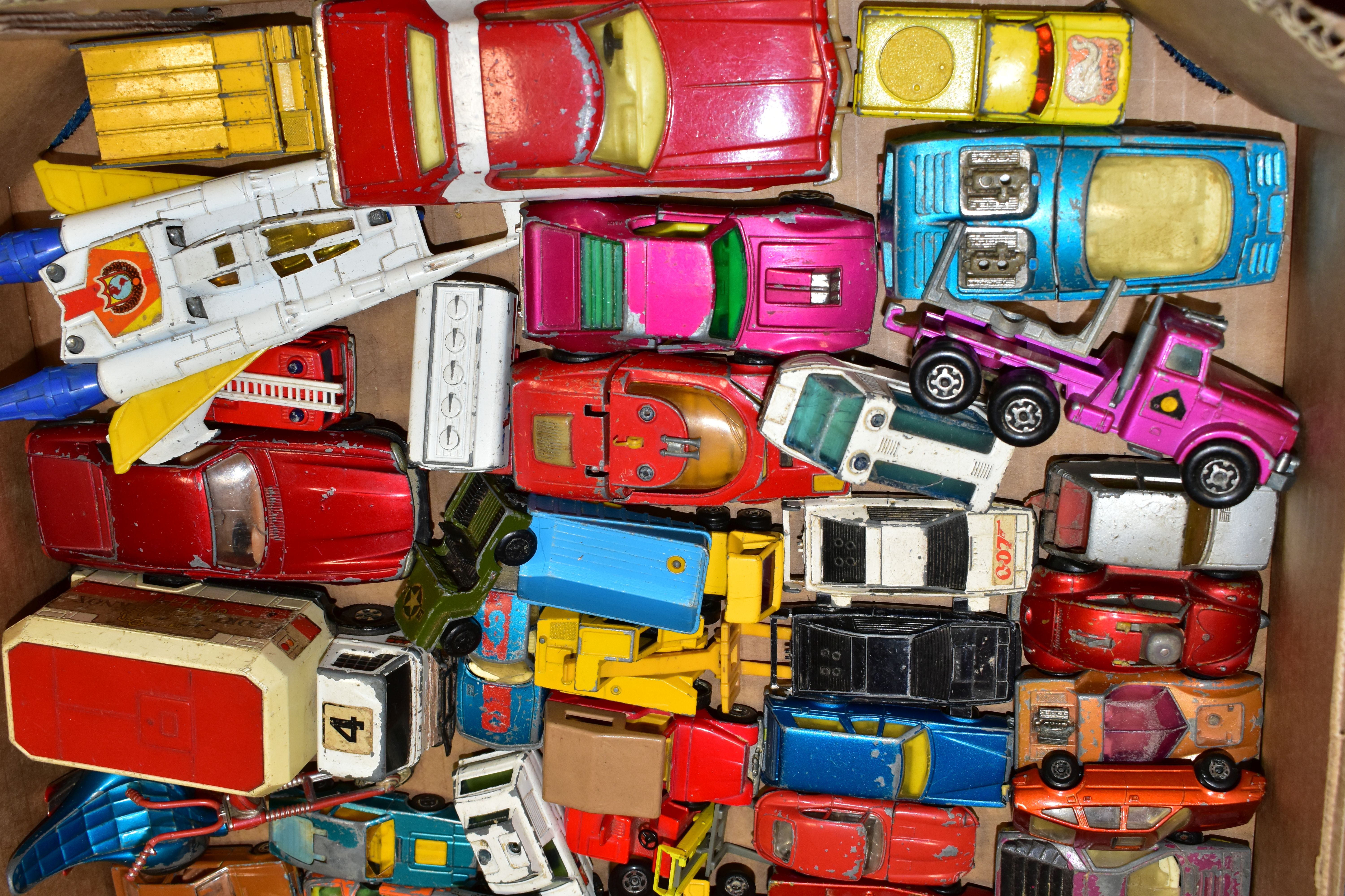 A QUANTITY OF UNBOXED AND ASSORTED PLAYWORN DIECAST VEHICLES, mainly Matchbox and Corgi models, to - Image 5 of 5