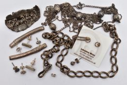 AN ASSORTMENT OF SILVER AND WHITE METAL JEWELLERY, to include a silver leaf brooch with textured