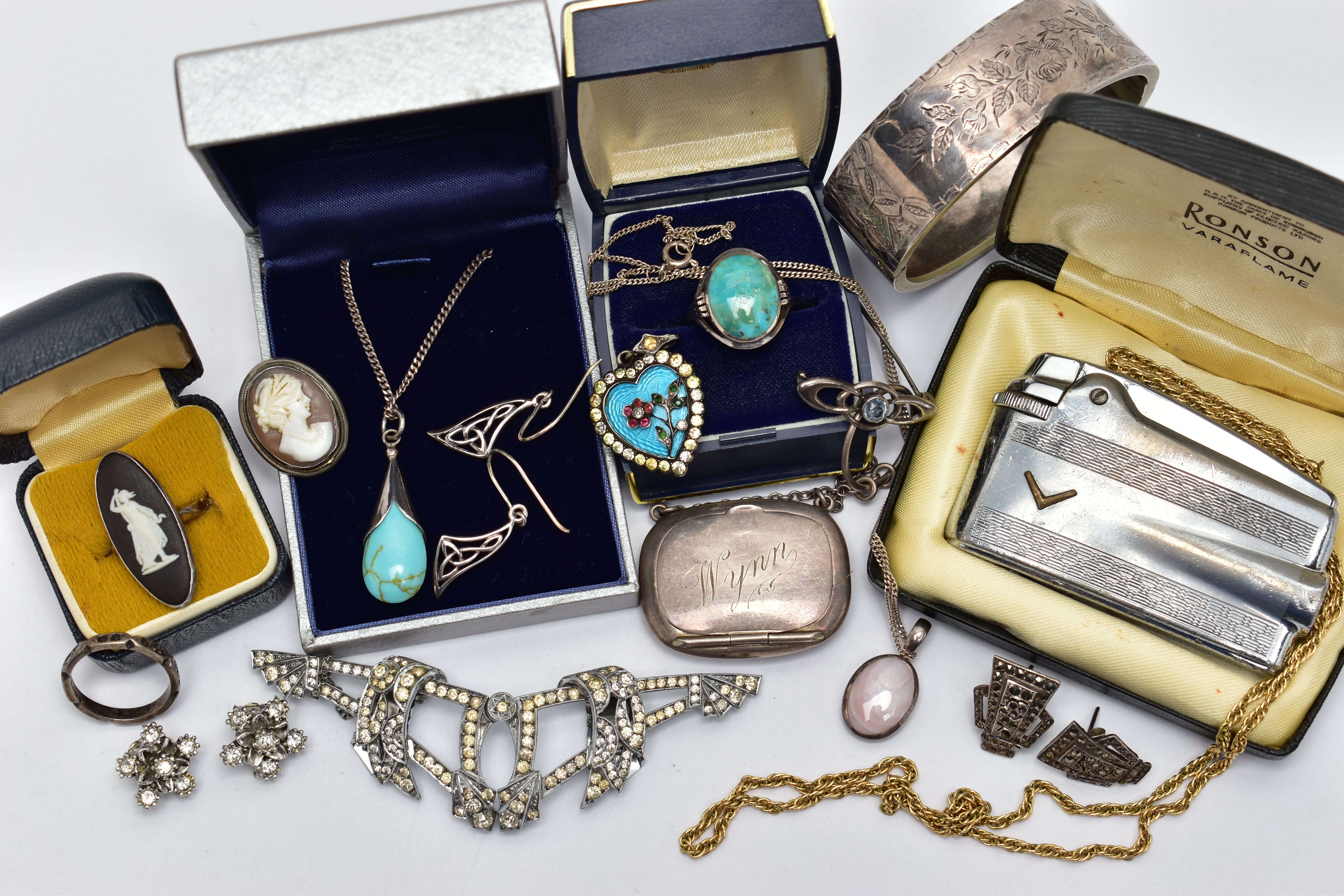 A TIN OF SILVER/WHITE METAL AND COSTUME JEWELLERY, to include a silver Wedgwood ring, hallmarked - Image 14 of 14