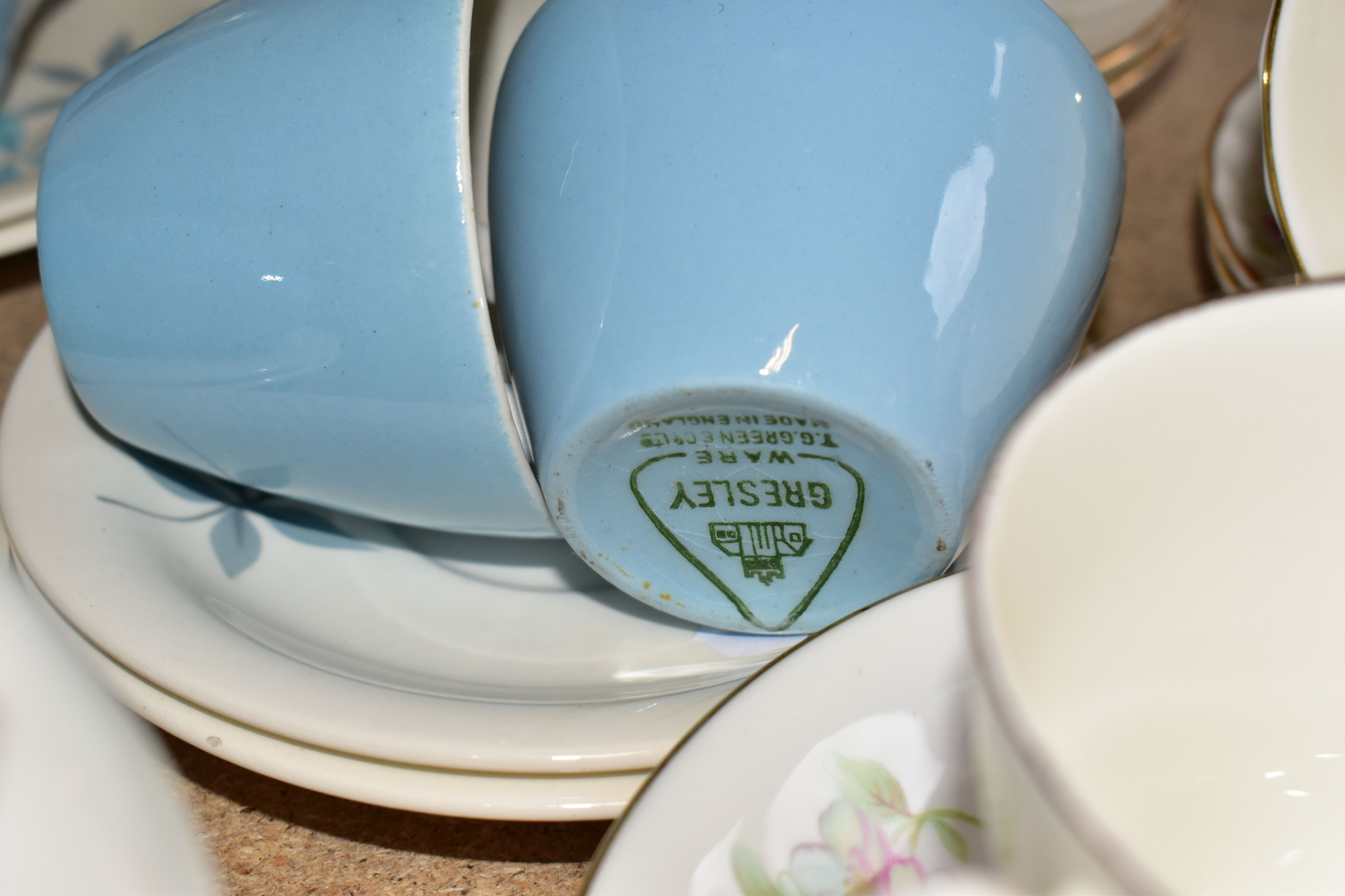 A WEDGWOOD 'ANGELA' PATTERN TEA AND COFFEE WARES, comprising teapot, coffee pot, six dinner - Image 7 of 7