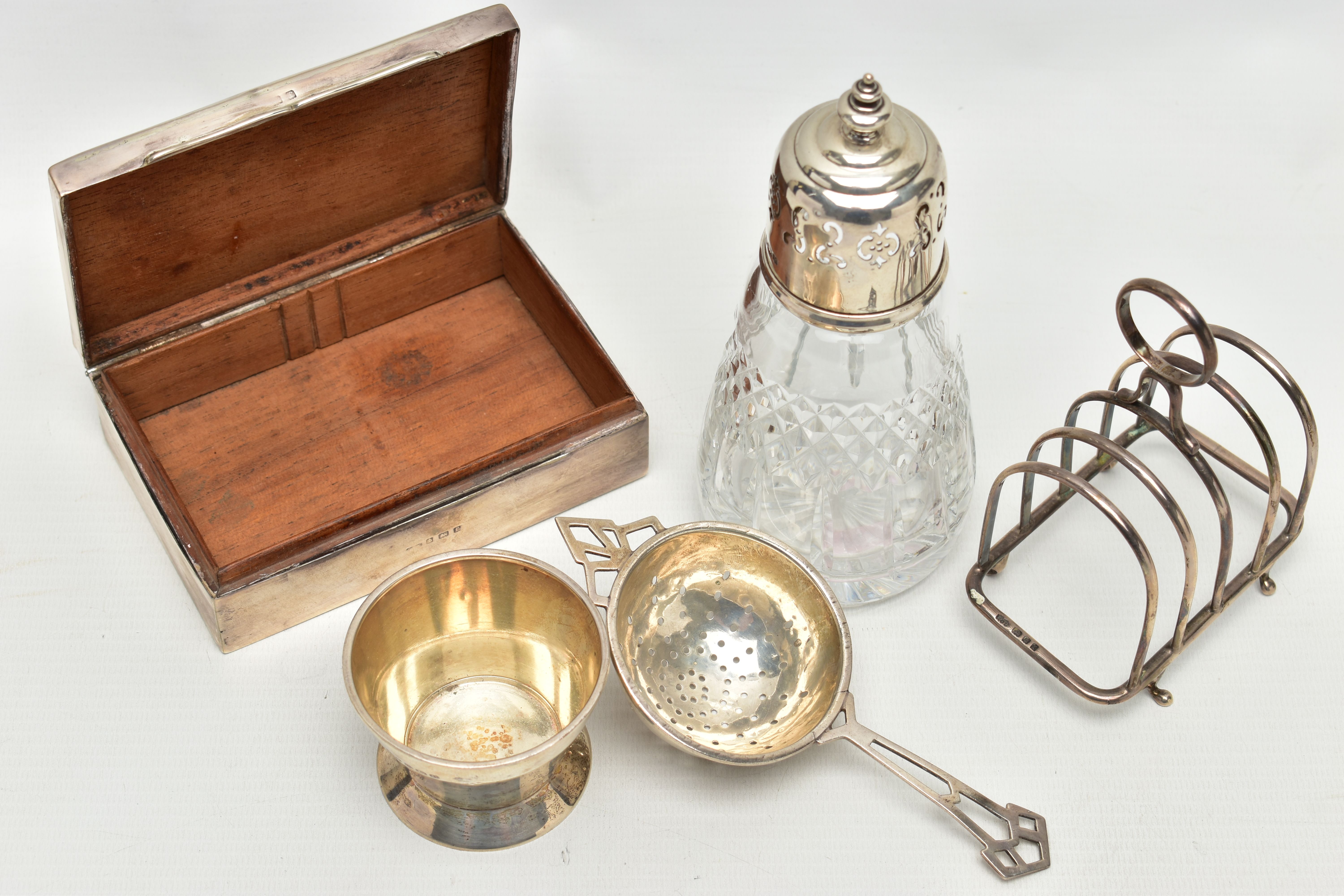 A SMALL PARCEL OF 20TH CENTURY SILVER, comprising a George VI tea strainer with conical stand, maker - Image 3 of 9