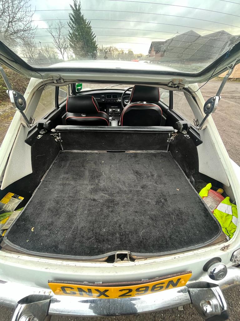 A BRITISH CLASSIC MGB GT SPORTS CAR, mark lll, in white and silvered trim, black leather and red - Image 14 of 24