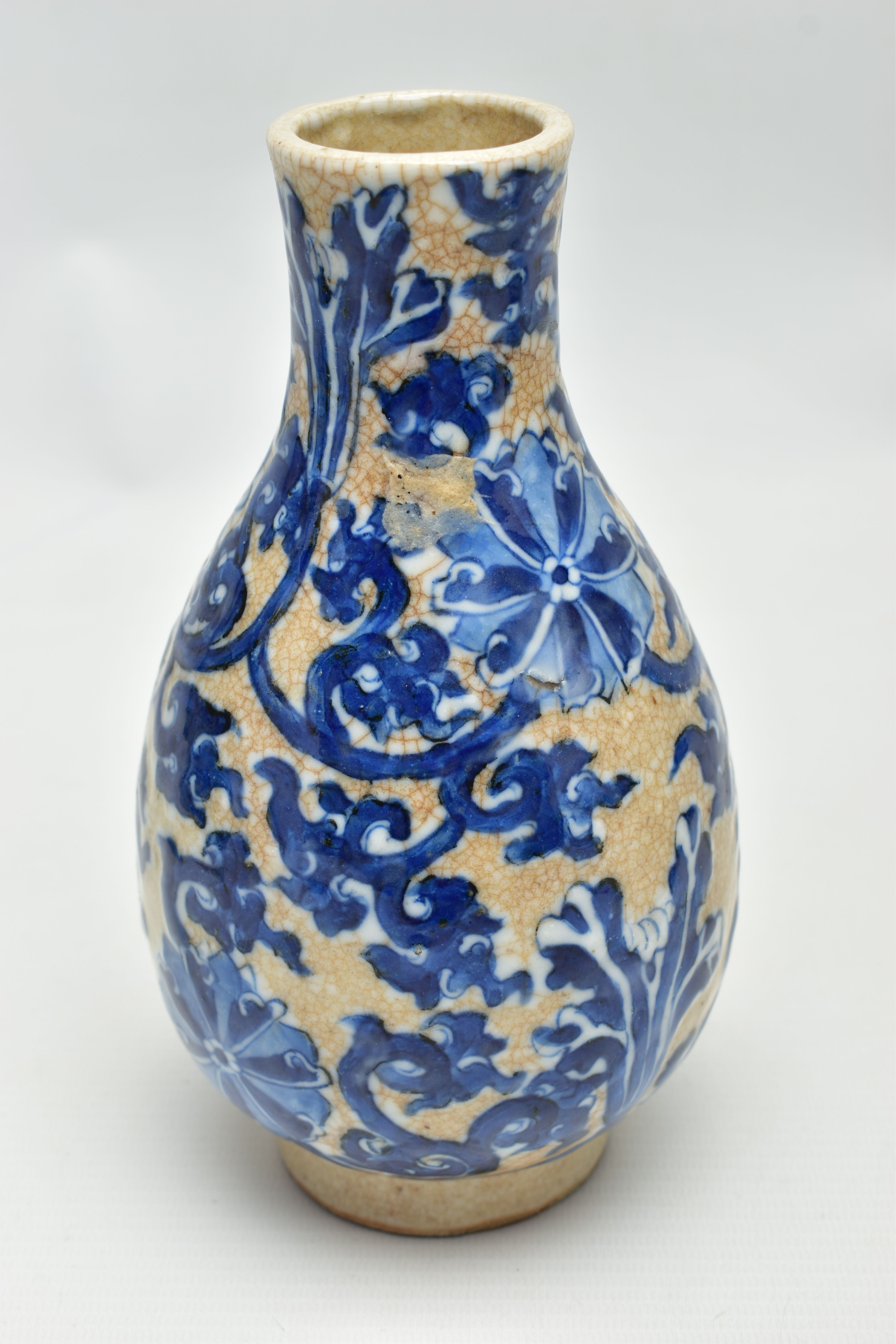 FIVE PIECES OF 19TH CENTURY CHINESE PORCELAIN, comprising two crackle glaze baluster vases, - Image 8 of 17