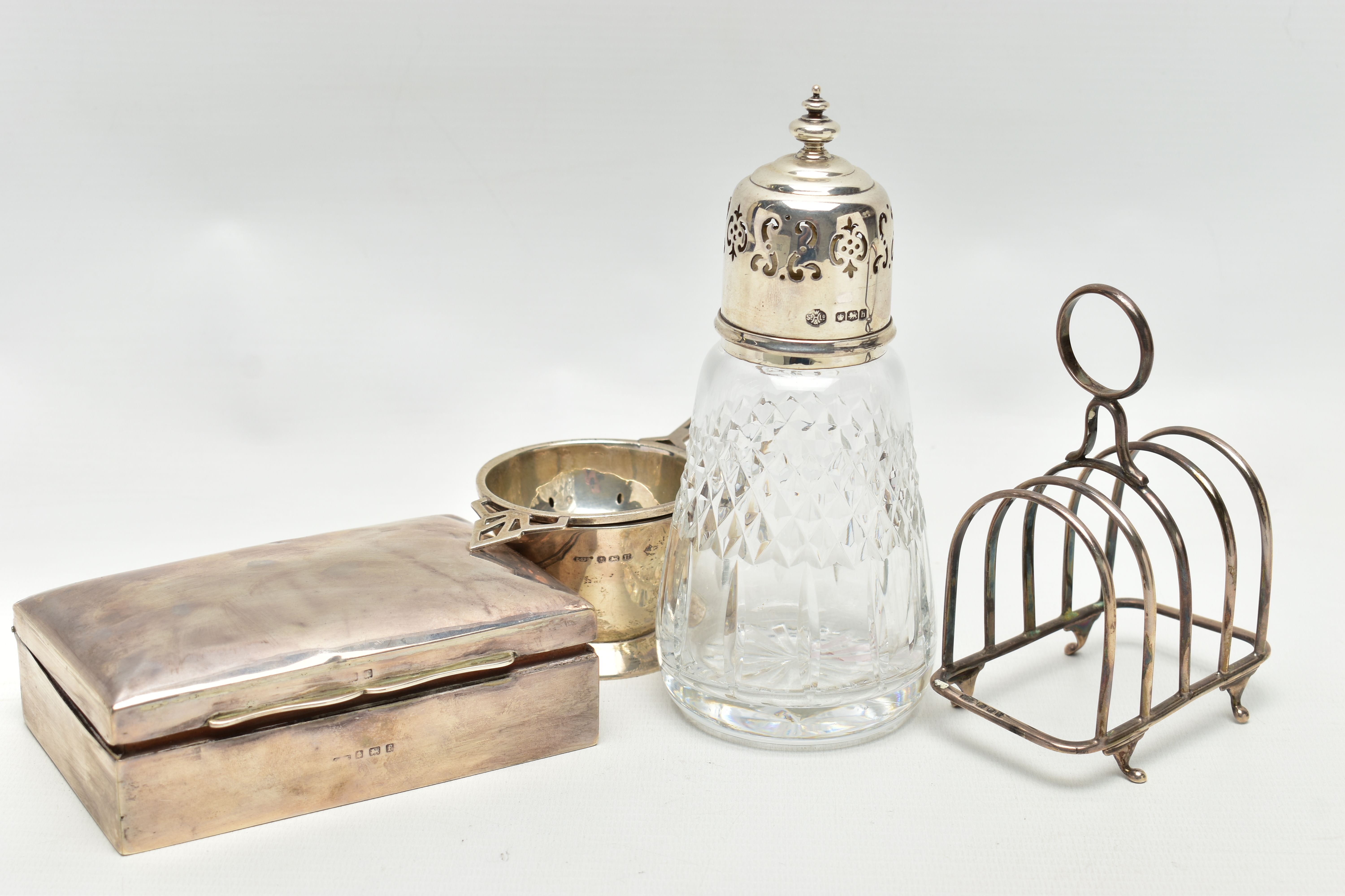 A SMALL PARCEL OF 20TH CENTURY SILVER, comprising a George VI tea strainer with conical stand, maker - Image 4 of 9