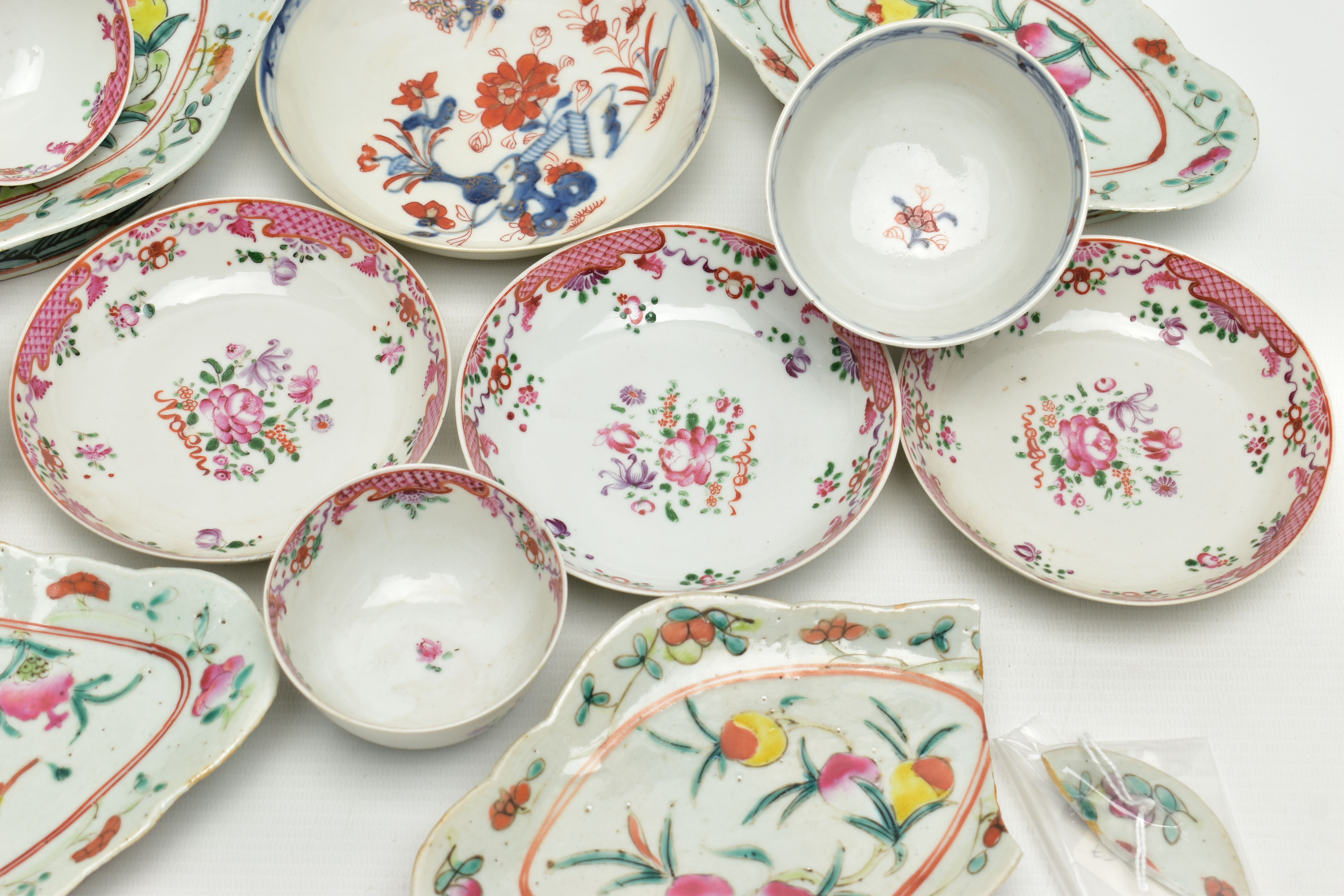 A COLLECTION OF LATE 18TH AND 19TH CENTURY CHINESE PORCELAIN, comprising four famille rose footed - Image 9 of 10