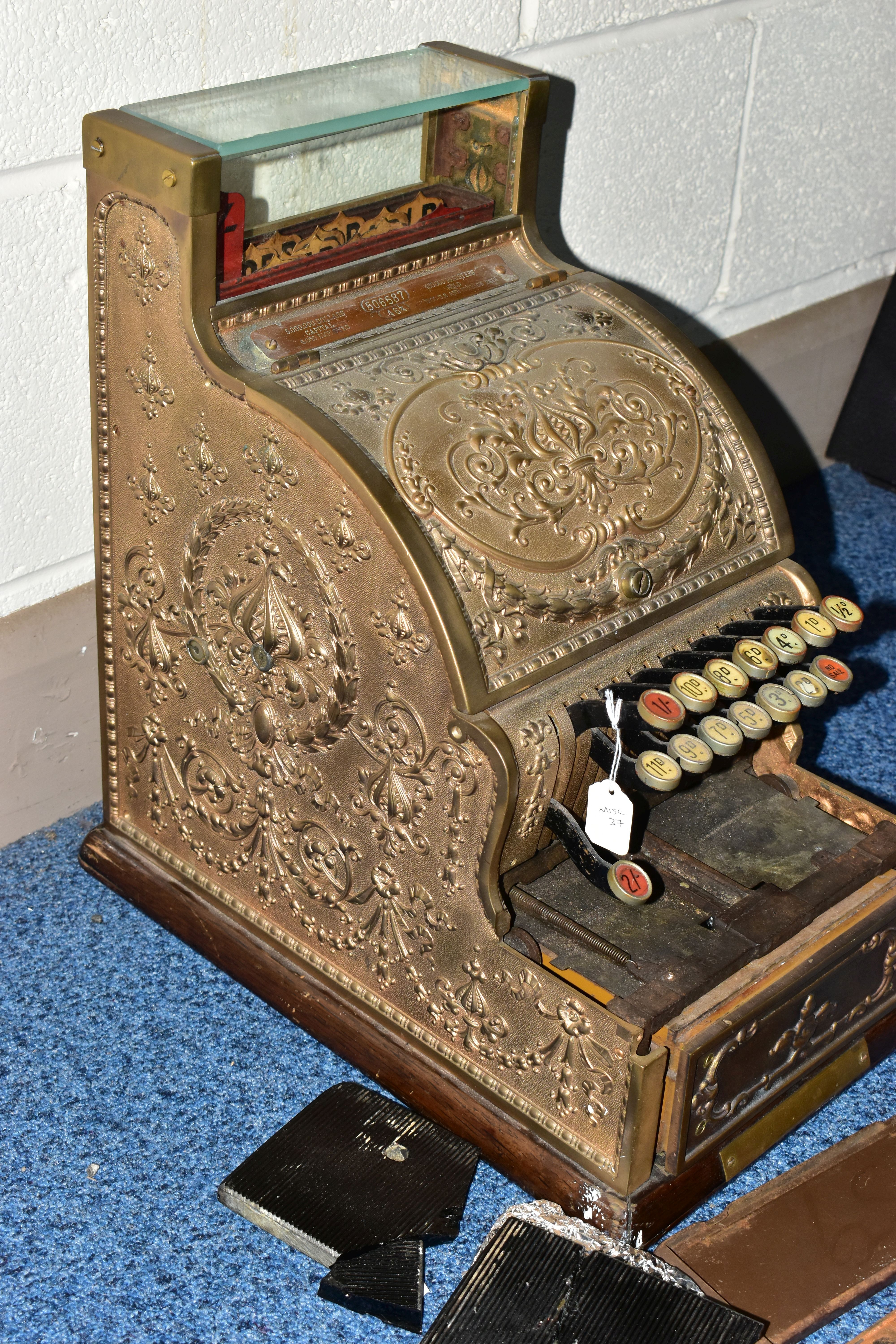 A 20TH CENTURY AMERICAN BRASS CASH REGISTER BY NATIONAL DAYTON OF OHIO, mounted on a wooden - Image 5 of 16