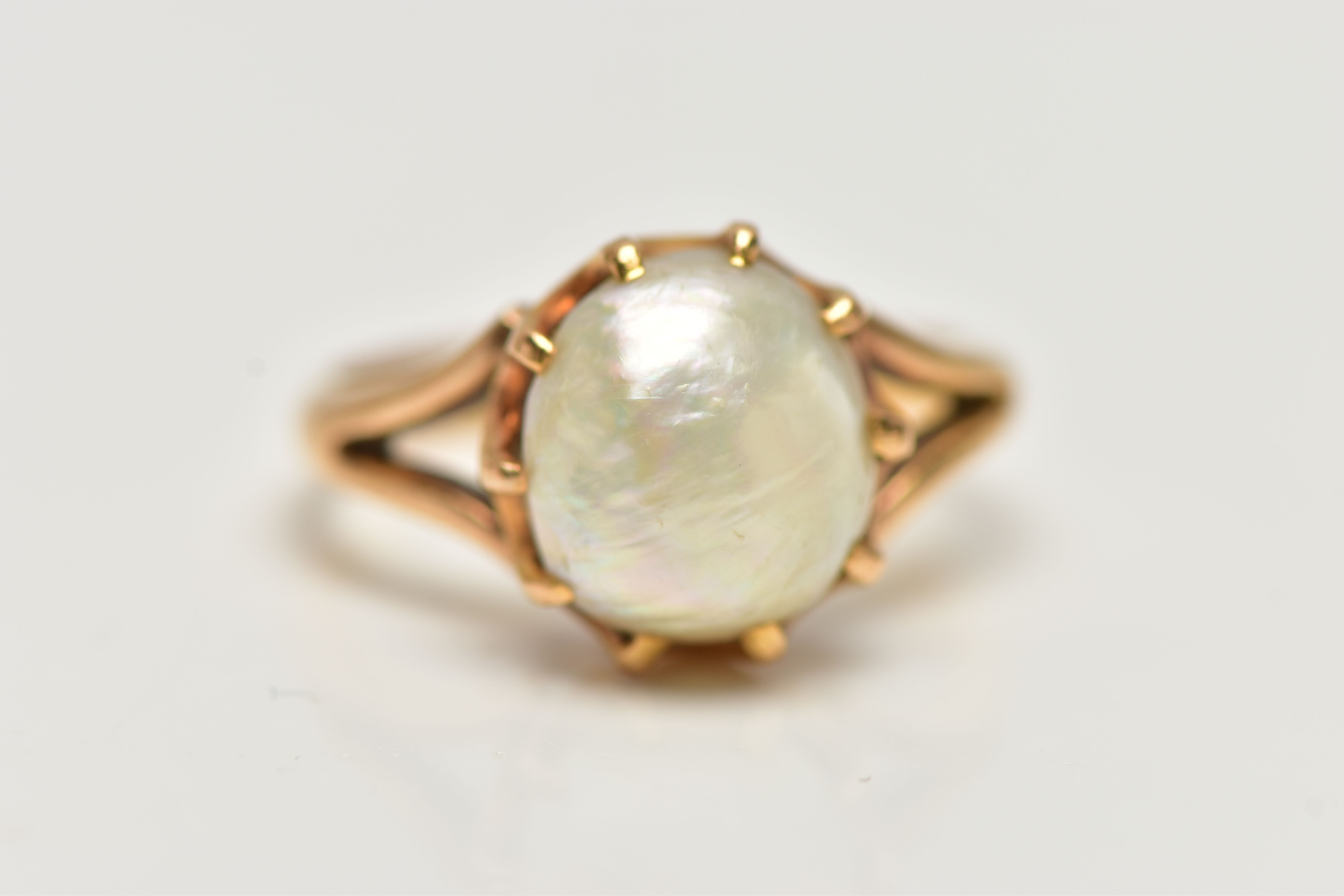 AN EARLY 20TH CENTURY PEARL RING, the pearl measuring approximately 10.2mm by 8.9mm (depth 8.8mm), - Image 5 of 5