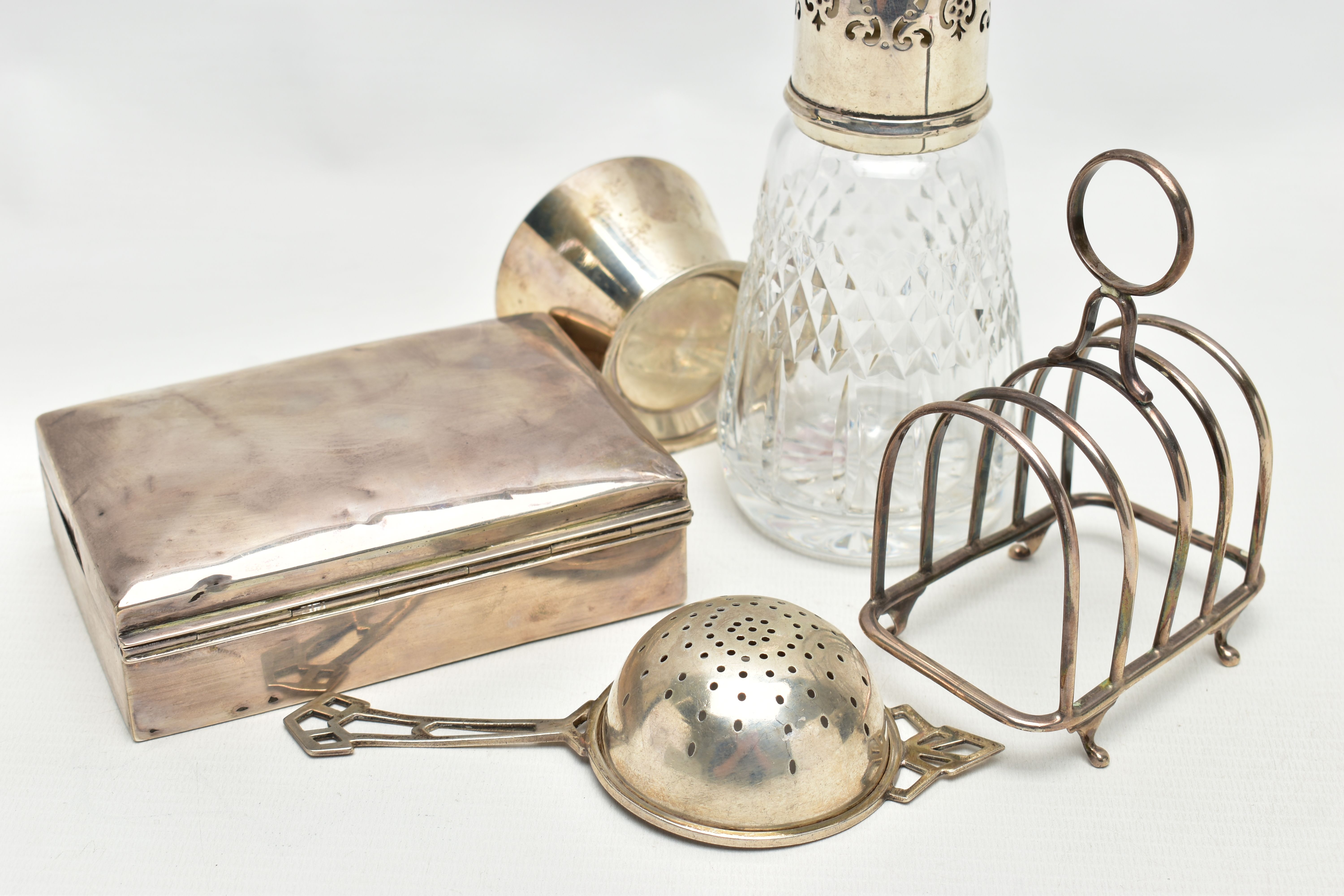 A SMALL PARCEL OF 20TH CENTURY SILVER, comprising a George VI tea strainer with conical stand, maker - Image 8 of 9