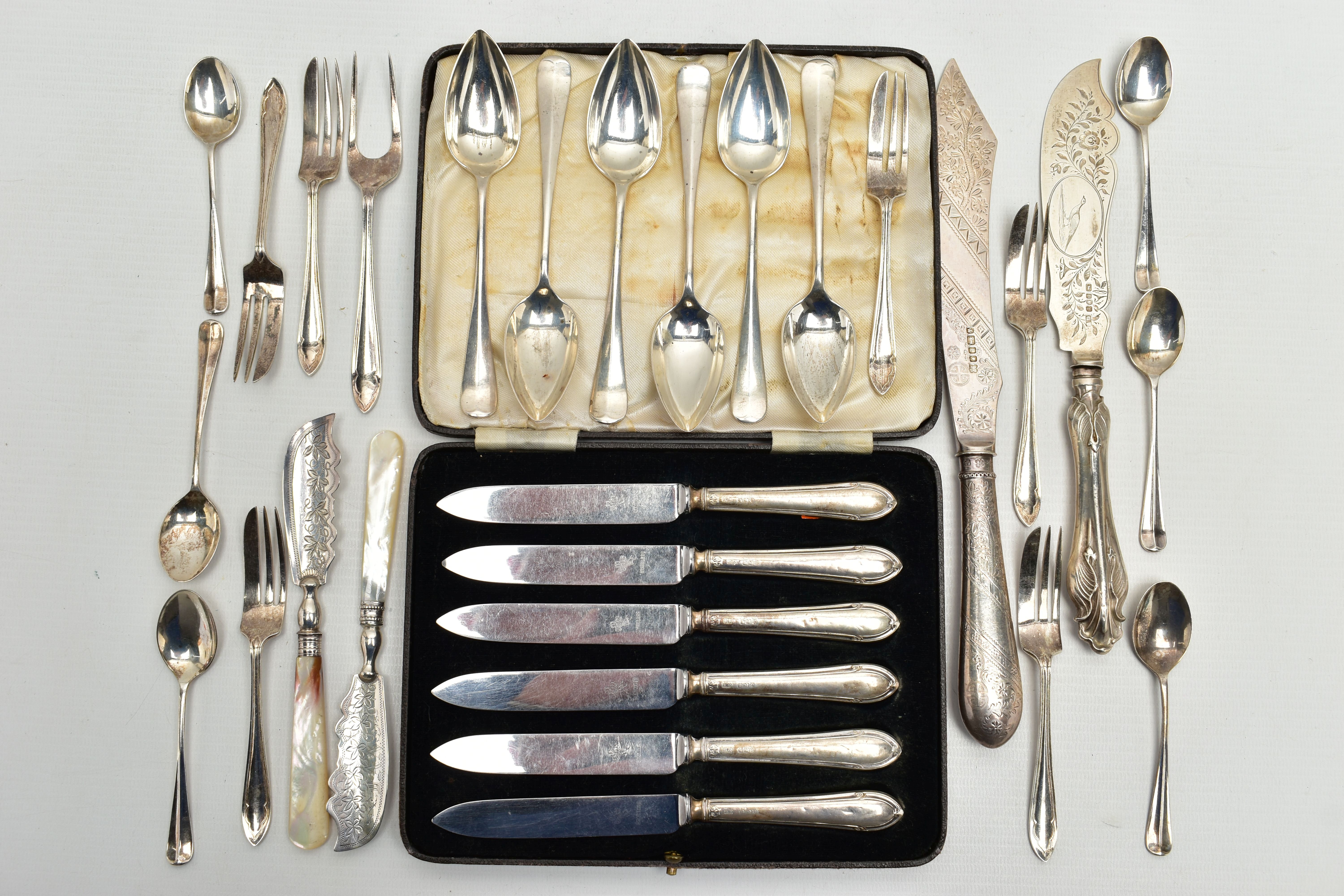 A PARCEL OF 19TH AND 20TH CENTURY CASED AND LOOSE SILVER CUTLERY AND FLATWARE, comprising a set of