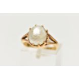 AN EARLY 20TH CENTURY PEARL RING, the pearl measuring approximately 10.2mm by 8.9mm (depth 8.8mm),