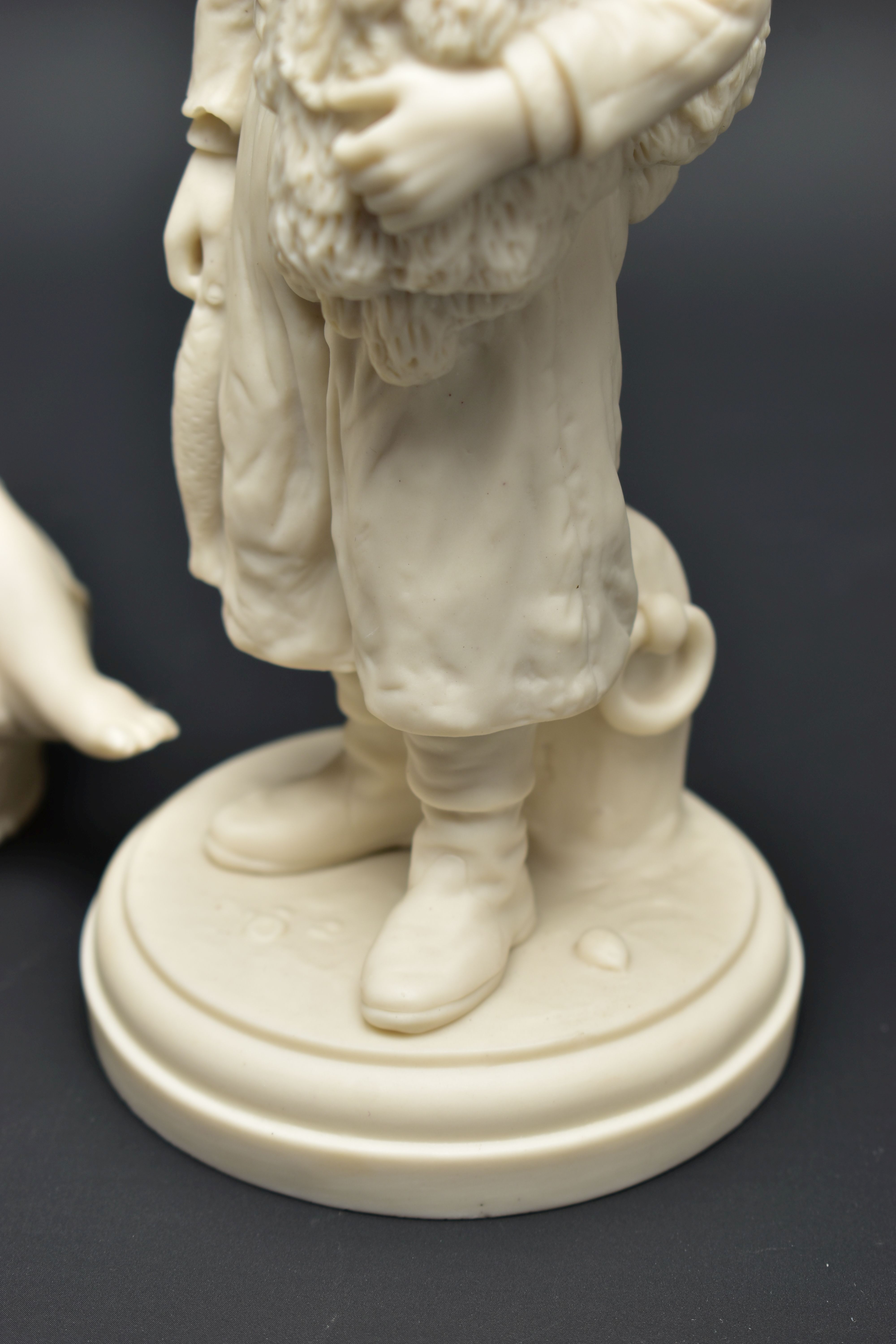 A PAIR OF 19TH CENTURY COPELAND PARIAN FIGURES OF A BOULOGNE FISHERMAN AND HIS COMPANION, modelled - Image 12 of 16