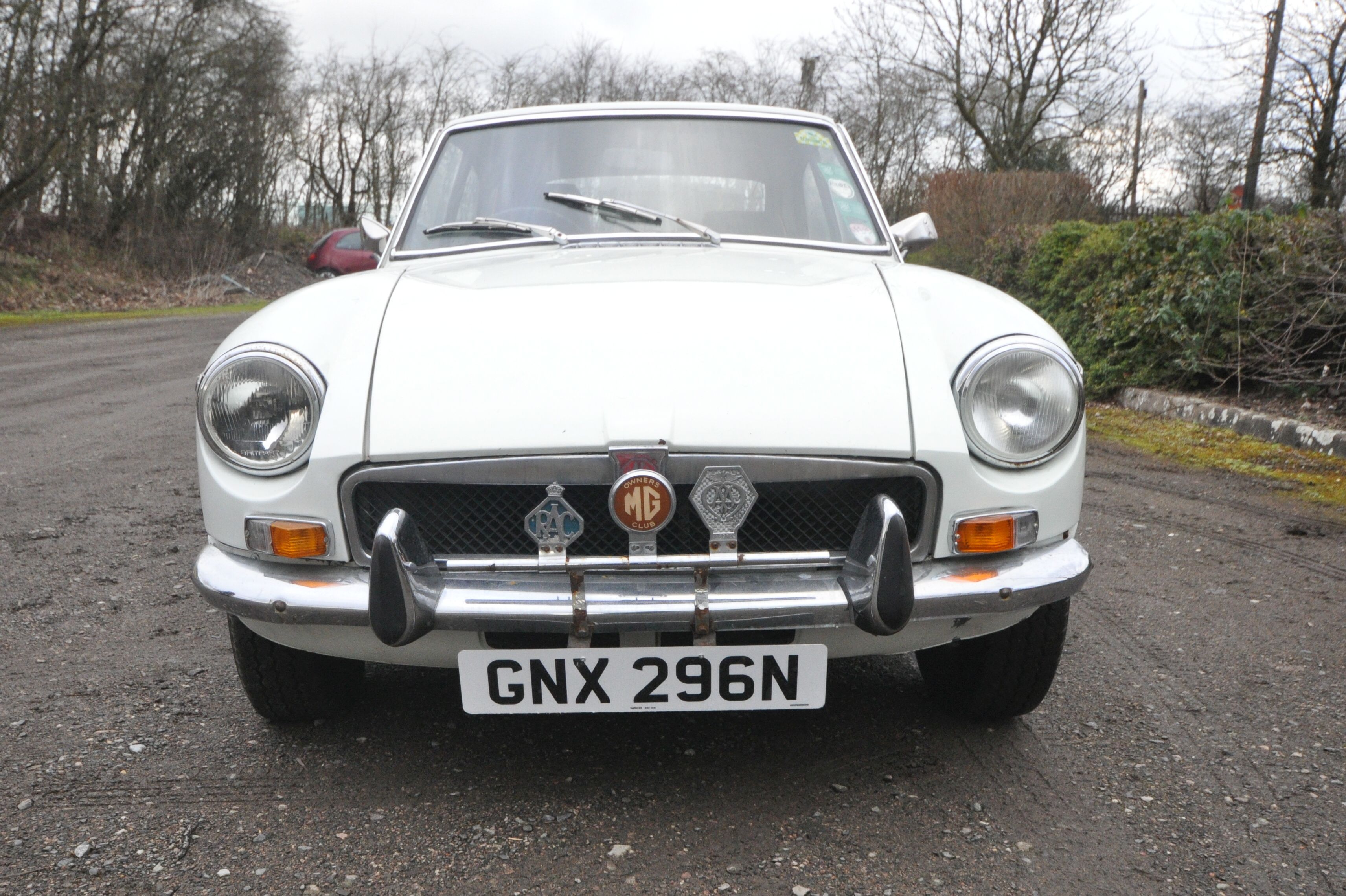 A BRITISH CLASSIC MGB GT SPORTS CAR, mark lll, in white and silvered trim, black leather and red - Image 5 of 24