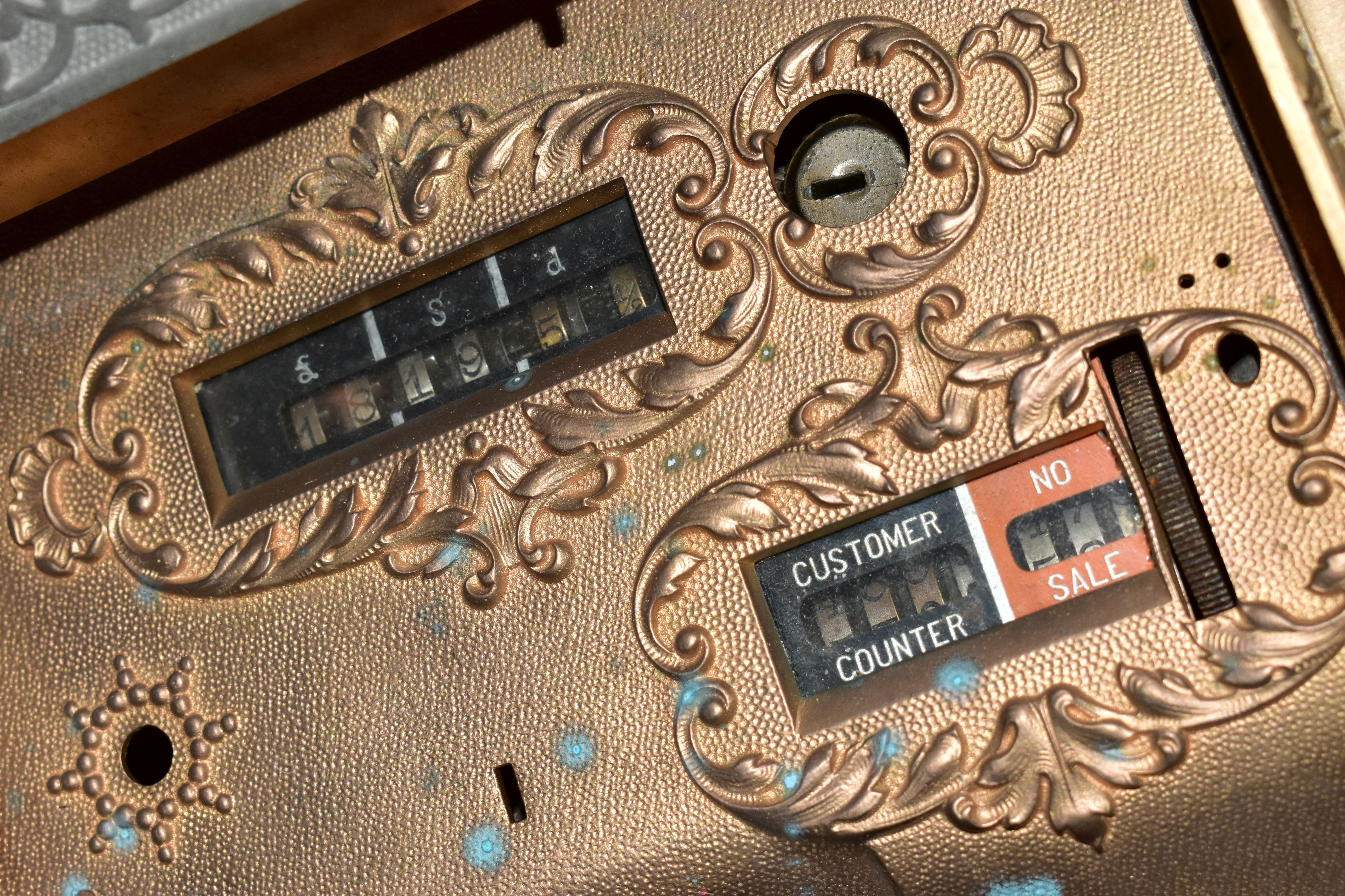 A 20TH CENTURY AMERICAN BRASS CASH REGISTER BY NATIONAL DAYTON OF OHIO, mounted on a wooden - Image 11 of 16