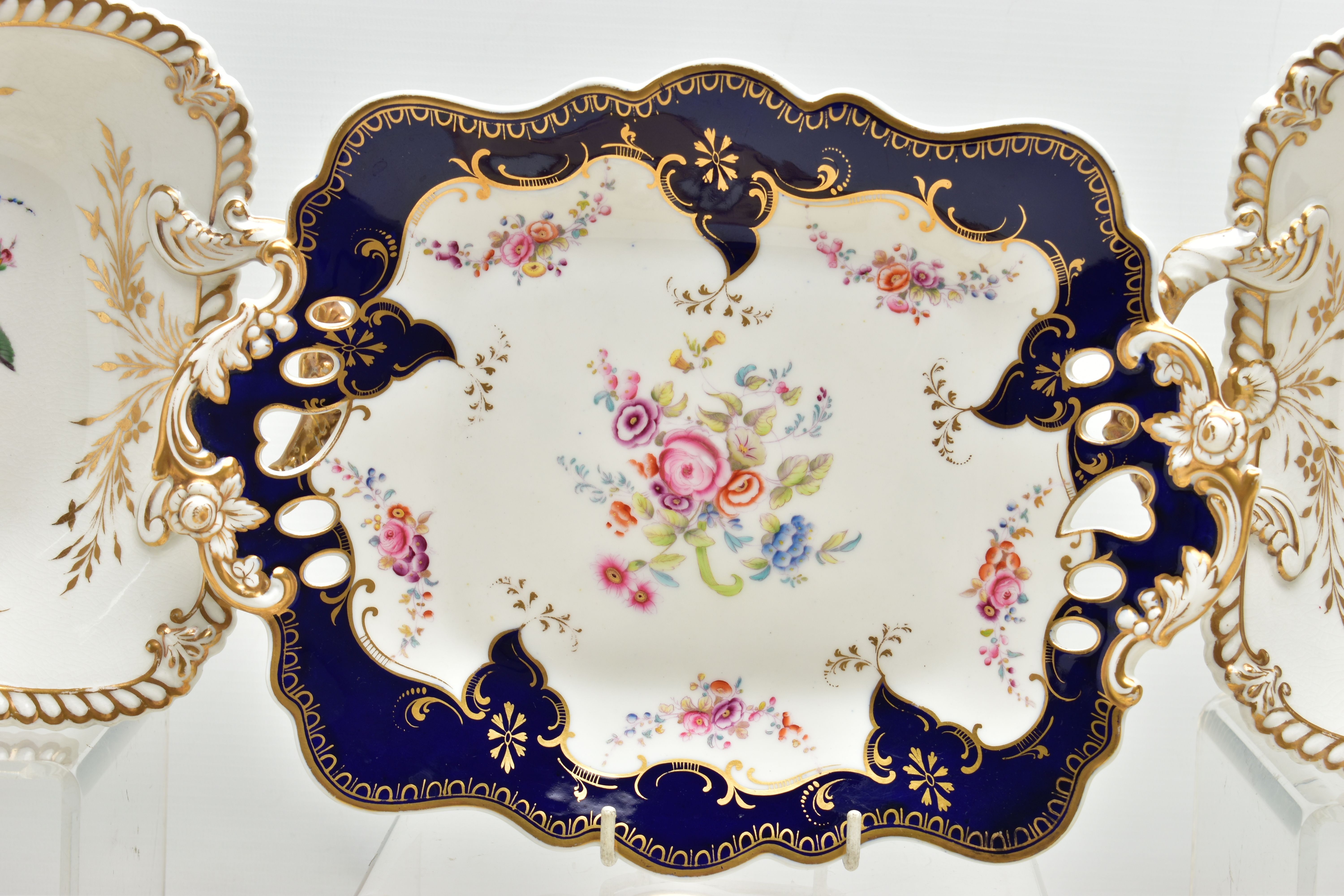 NINE PIECES OF MID TO LATE 19TH CENTURY BRITISH PORCELAIN, comprising a pair of Chamberlains twin - Image 11 of 17