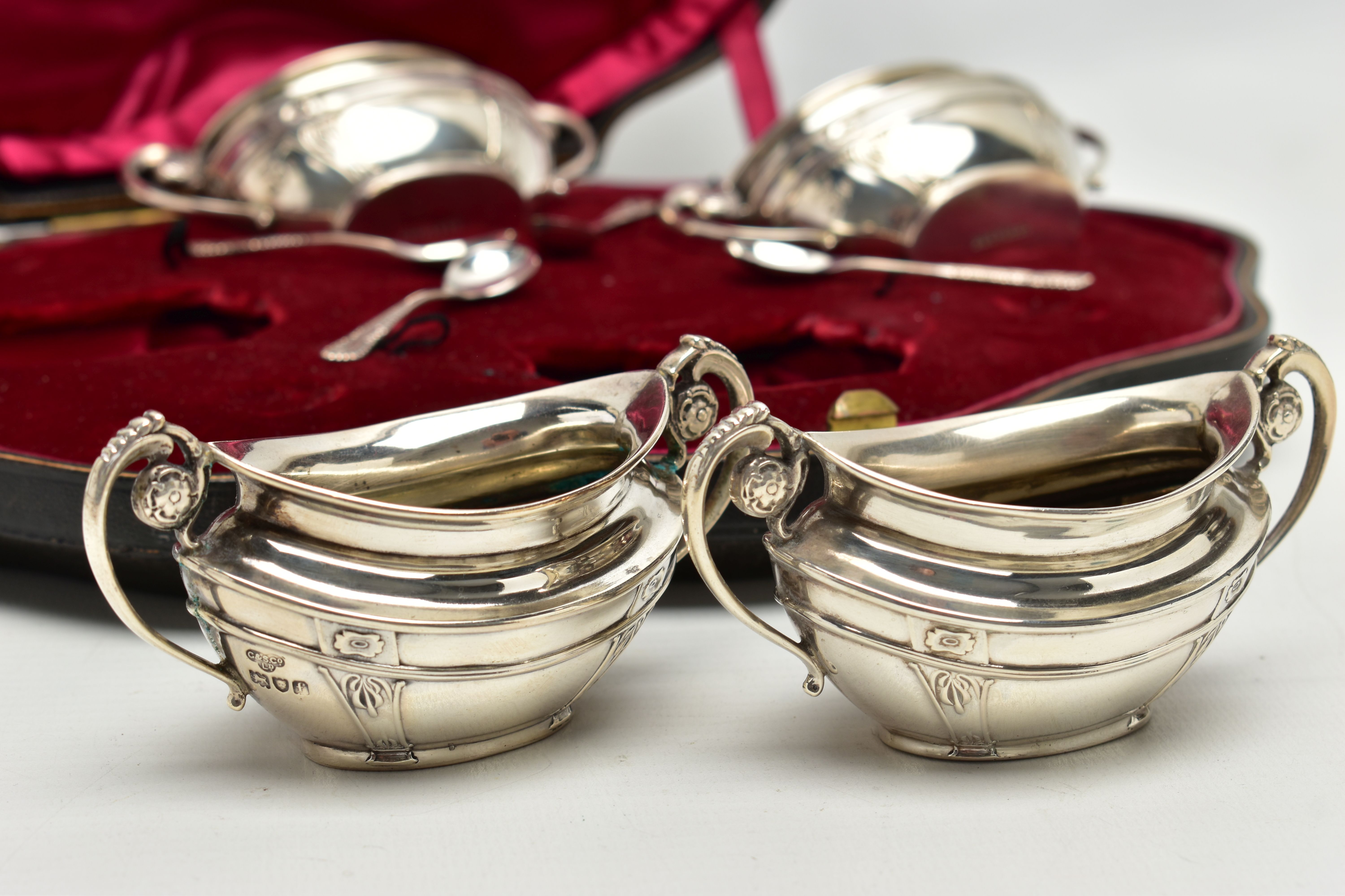 A CASED SET OF FOUR EDWARDIAN GOLDSMITHS & SILVERSMITHS CO LTD SILVER SALTS, of twin handled oval - Image 3 of 7