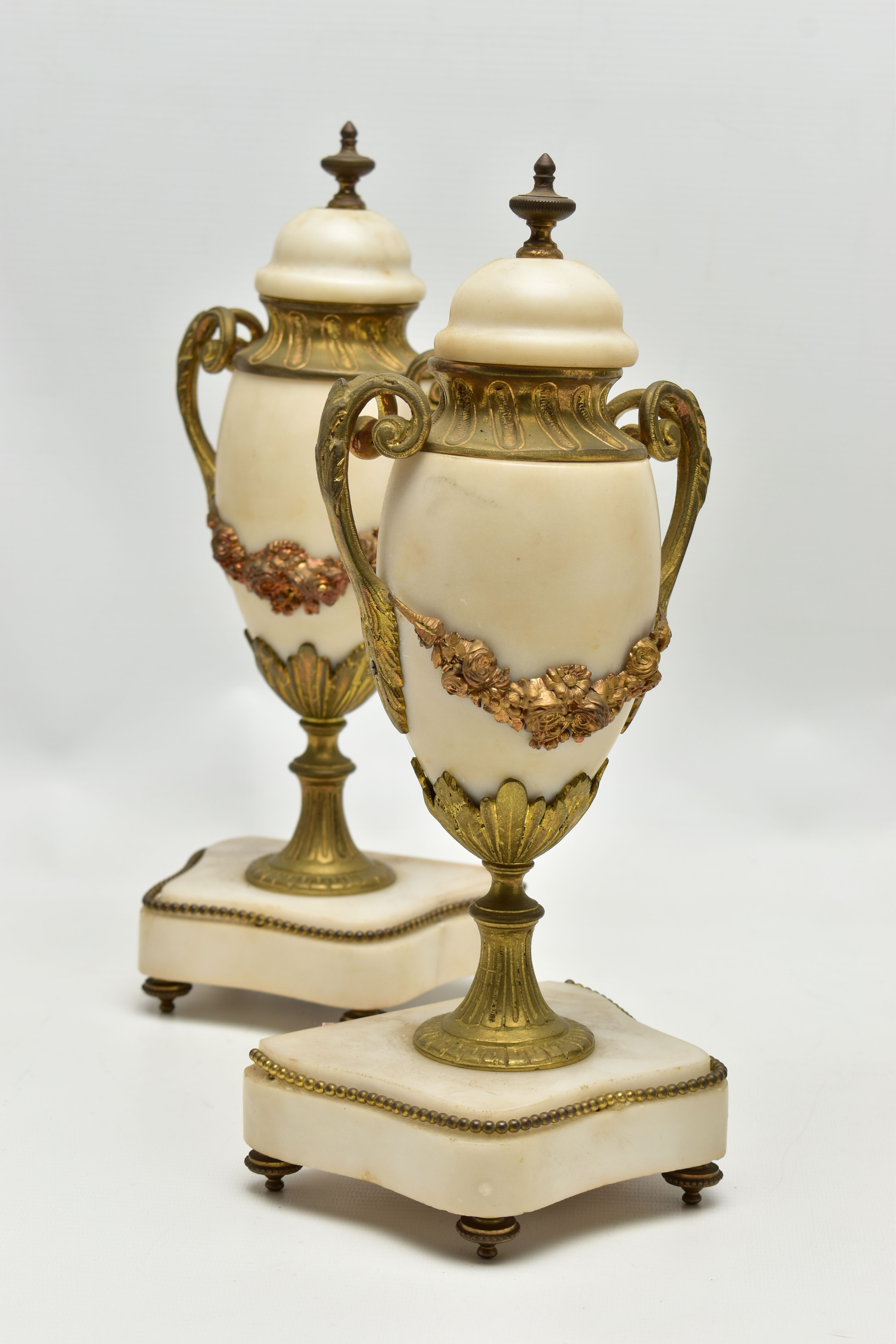 A LATE 19TH CENTURY FRENCH WHITE MARBLE AND GILT METAL CLOCK GARNITURE, the clock with urn - Image 15 of 18