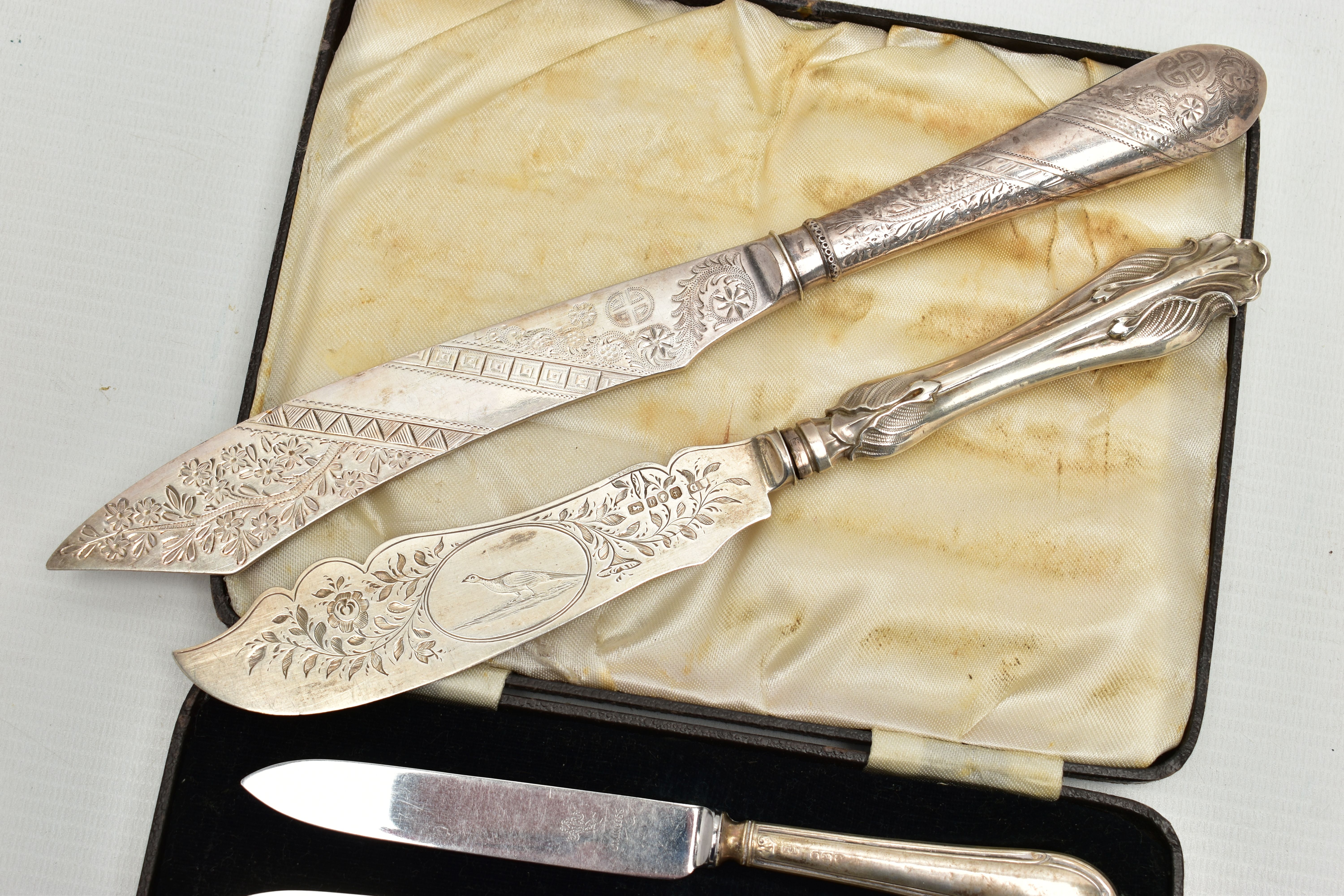 A PARCEL OF 19TH AND 20TH CENTURY CASED AND LOOSE SILVER CUTLERY AND FLATWARE, comprising a set of - Image 7 of 7
