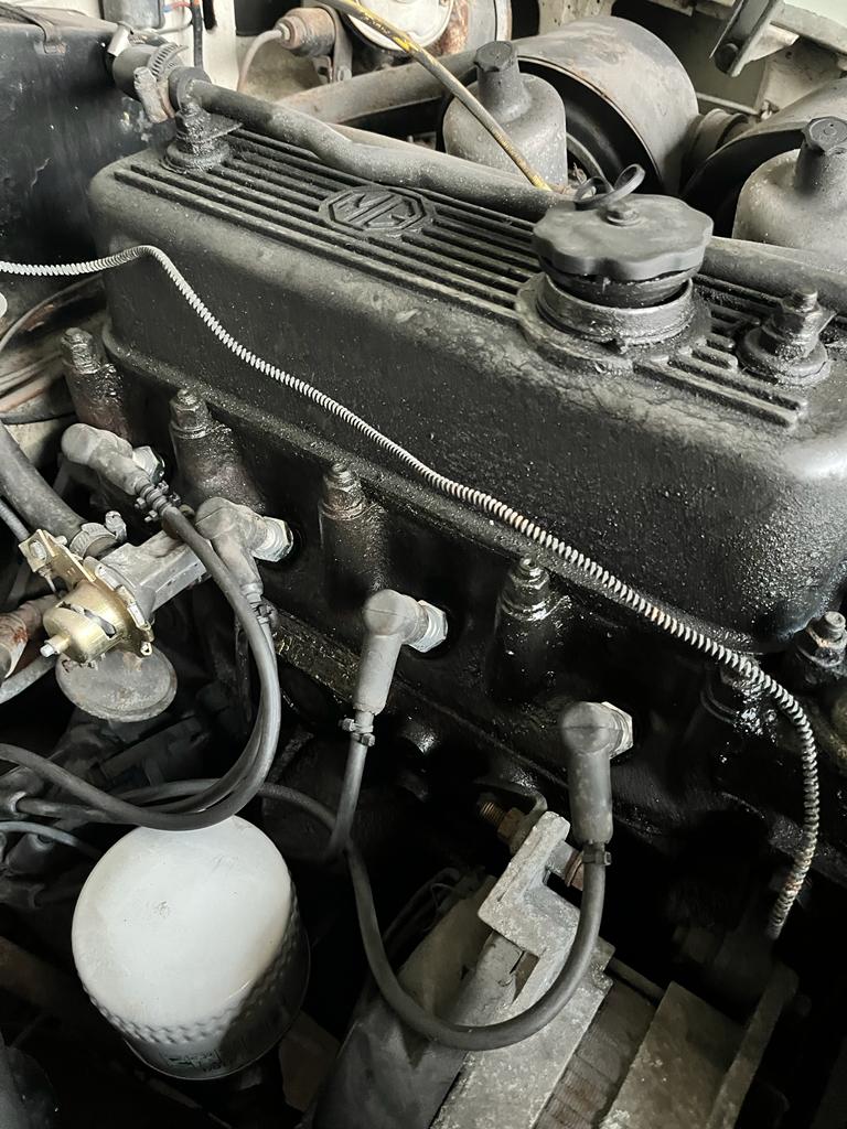 A BRITISH CLASSIC MGB GT SPORTS CAR, mark lll, in white and silvered trim, black leather and red - Image 24 of 24