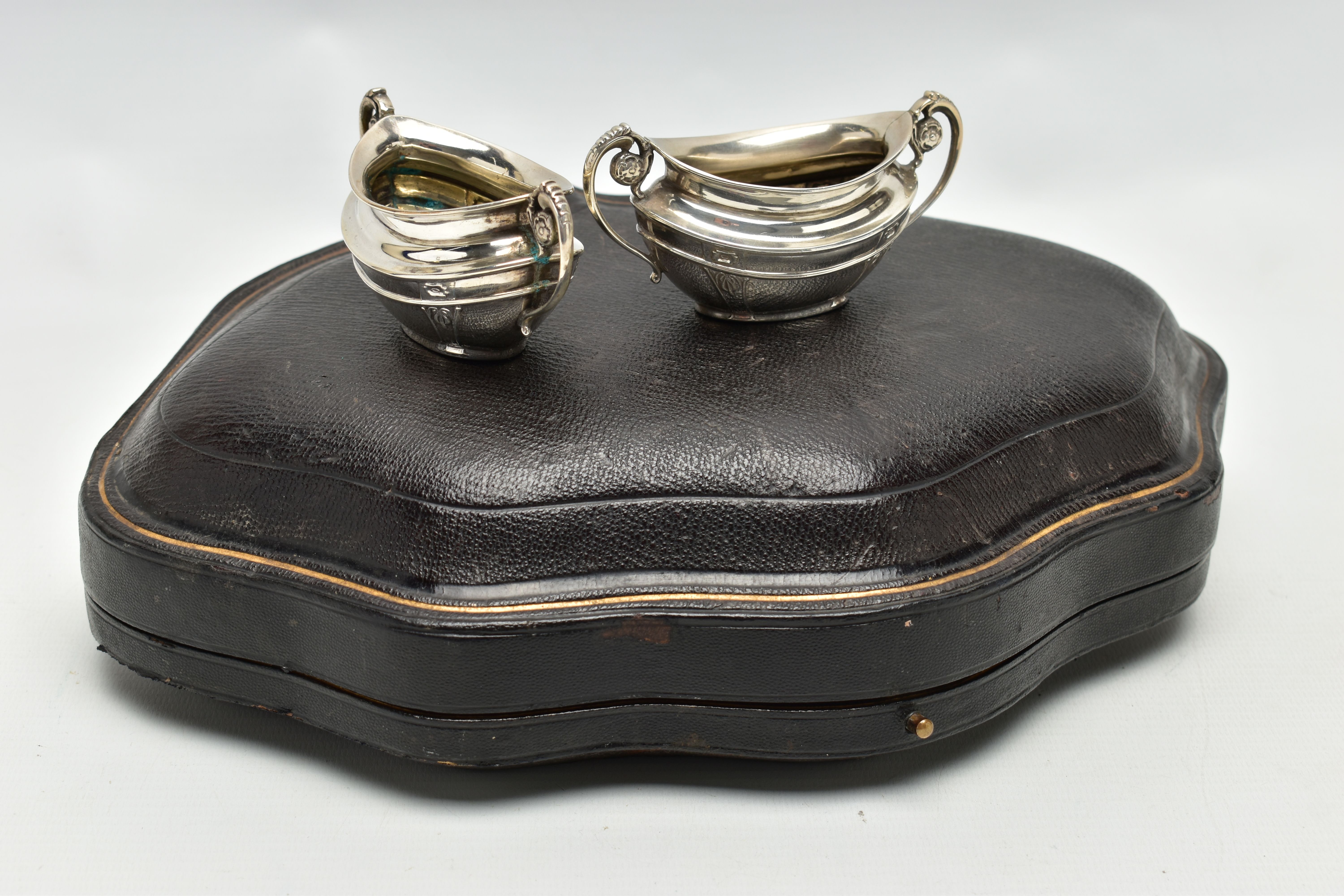 A CASED SET OF FOUR EDWARDIAN GOLDSMITHS & SILVERSMITHS CO LTD SILVER SALTS, of twin handled oval - Image 6 of 7