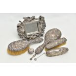 AN ASSORTMENT OF SILVER ITEMS, to include a Edwardian lozenge form silver lidded glass box, embossed