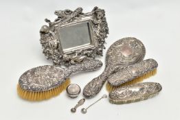 AN ASSORTMENT OF SILVER ITEMS, to include a Edwardian lozenge form silver lidded glass box, embossed