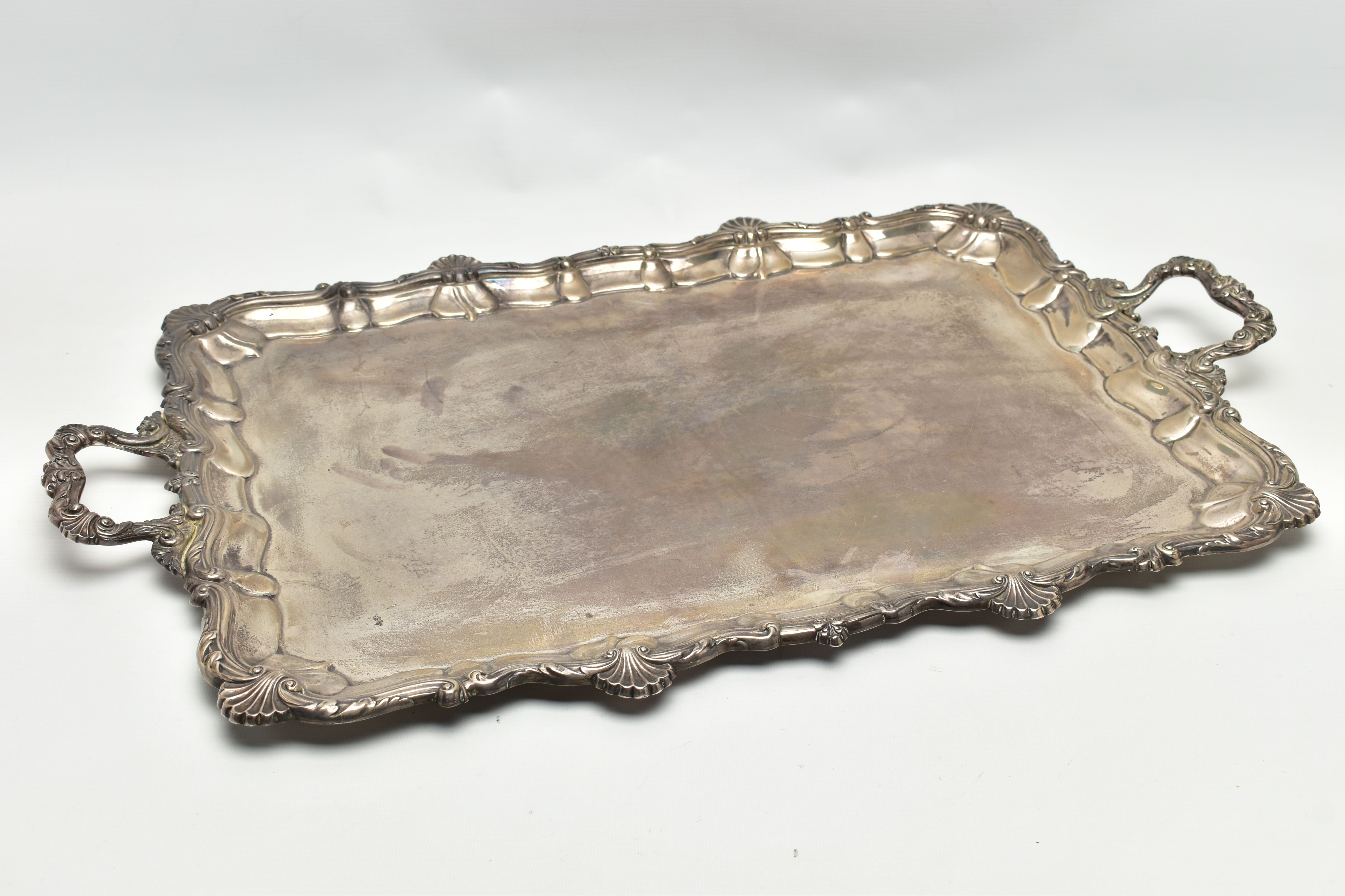 AN EDWARDIAN SILVER TWIN HANDLED TRAY OF RECTANGULAR FORM WITH PIE CRUST AND SHELL RIMS, plain - Image 5 of 10