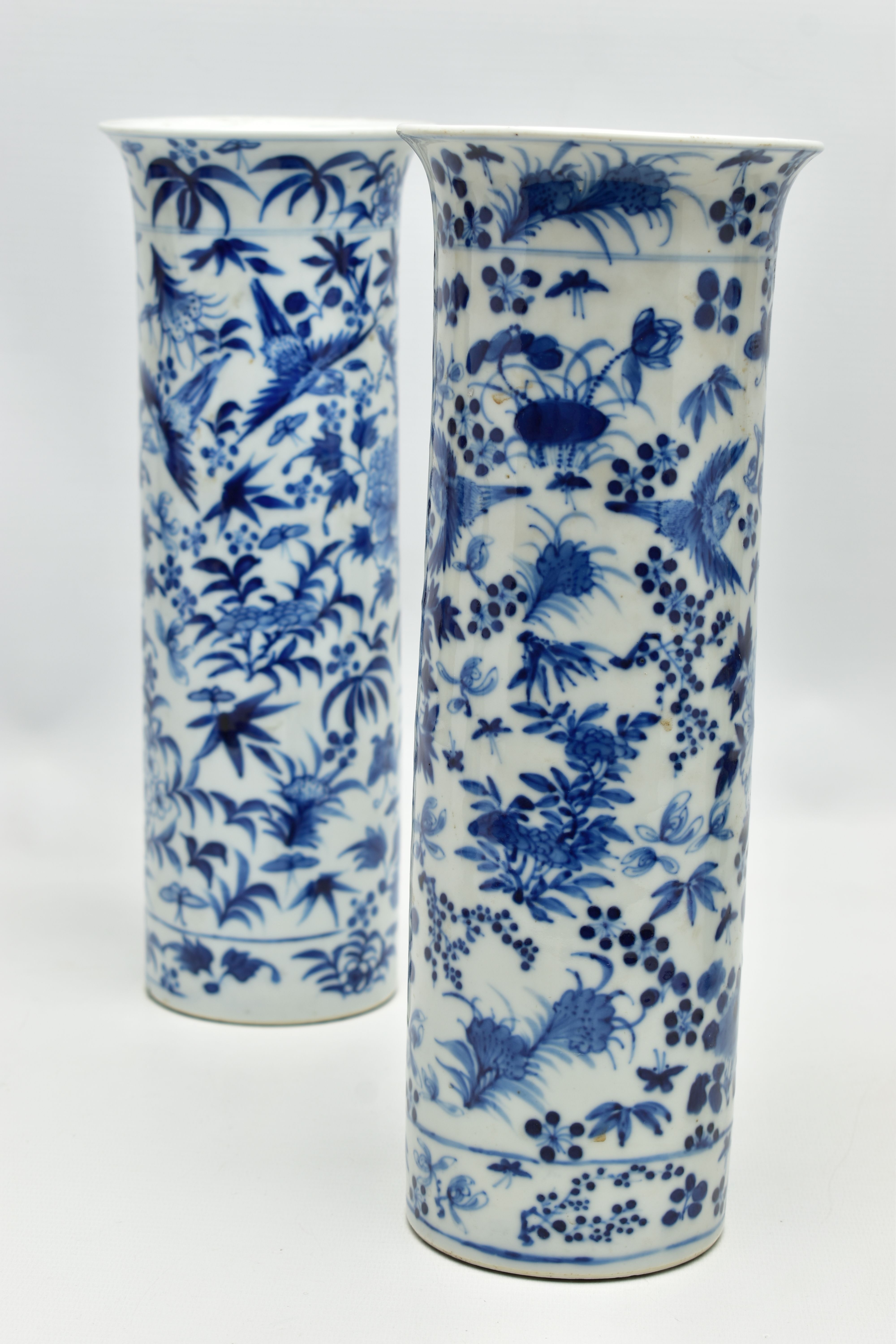 FIVE PIECES OF 19TH CENTURY CHINESE PORCELAIN, comprising two crackle glaze baluster vases, - Image 10 of 17