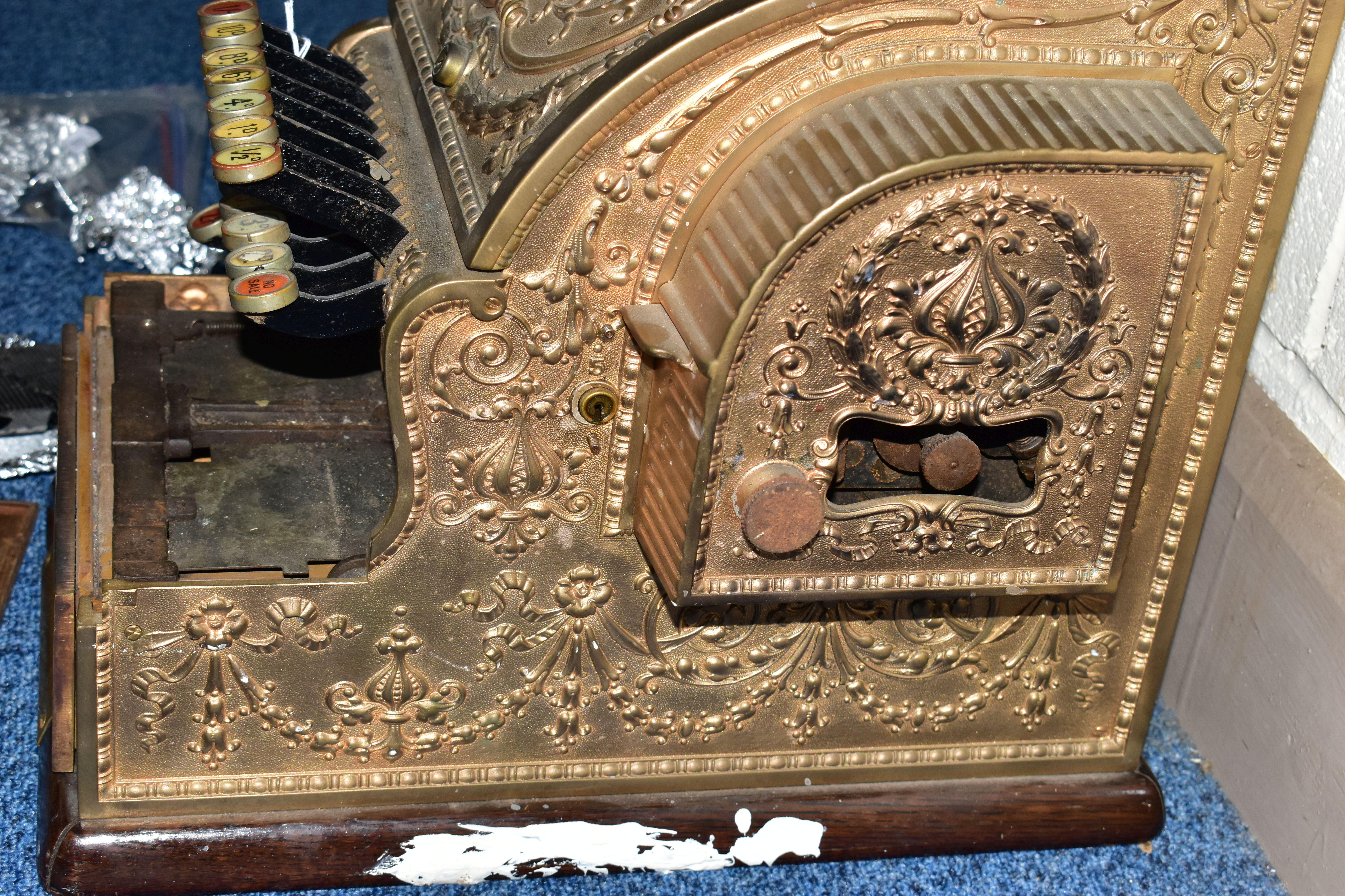 A 20TH CENTURY AMERICAN BRASS CASH REGISTER BY NATIONAL DAYTON OF OHIO, mounted on a wooden - Image 13 of 16