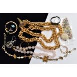 A SMALL BAG OF ASSORTED JEWELLERY, to include a single yellow metal, hollow hoop earring,