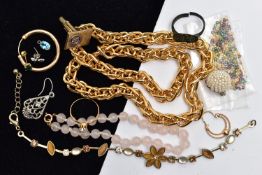 A SMALL BAG OF ASSORTED JEWELLERY, to include a single yellow metal, hollow hoop earring,