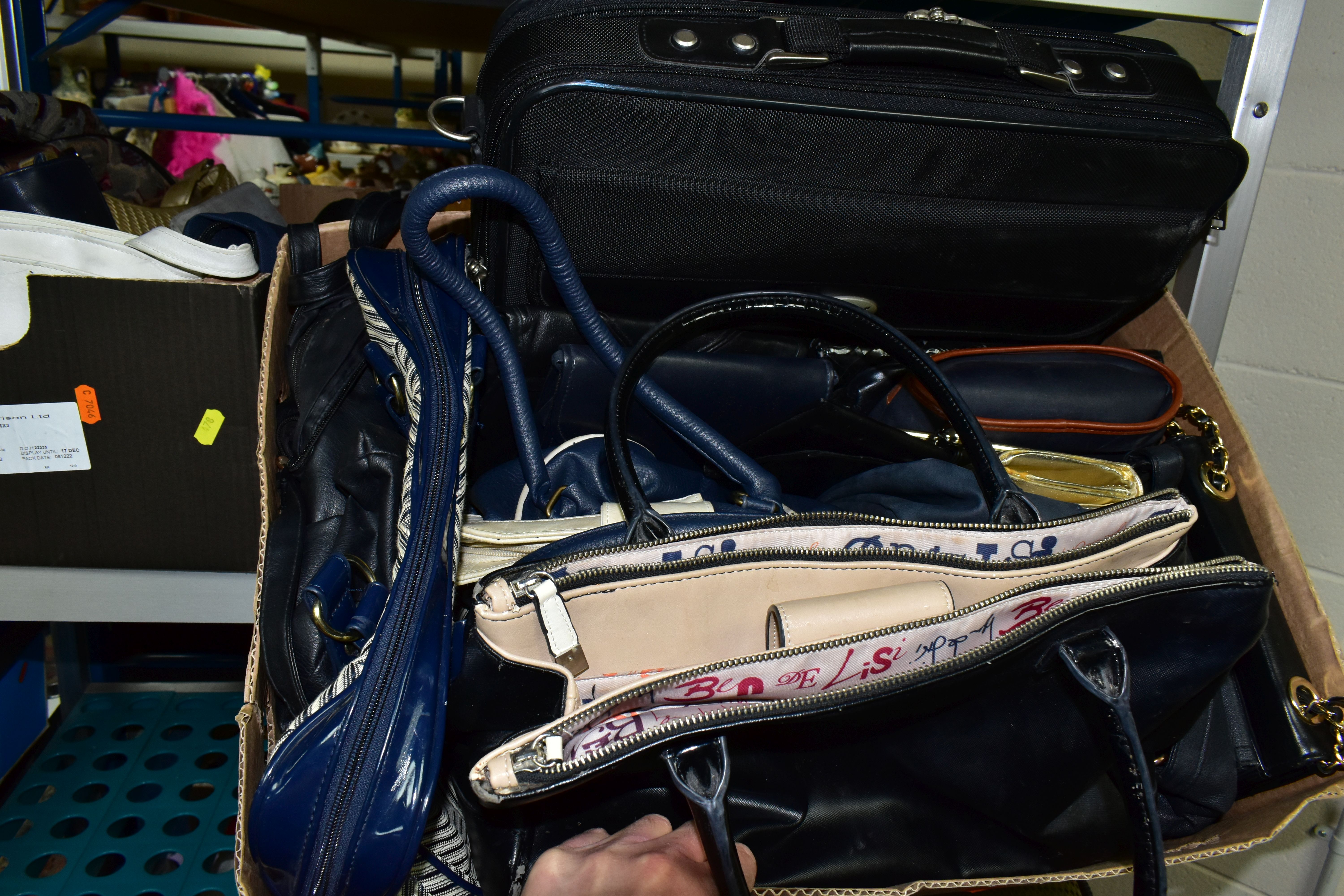 TWO BOXES OF LADIES HANDBAGS AND FOUR SUITCASES, to include Eminent, Sunrise, Carlton, Worldstyle - Image 4 of 6
