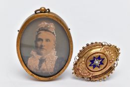 A 19TH CENTURY MOURNING BROOCH AND FRAMED PHOTO, a yellow gold Etruscan style mourning brooch,