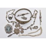 AN ASSORTMENT OF SILVER AND WHITE METAL JEWELLERY, to include a silver graduating flat curb link