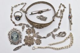 AN ASSORTMENT OF SILVER AND WHITE METAL JEWELLERY, to include a silver graduating flat curb link