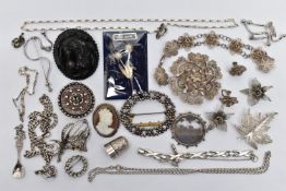 AN ASSORTMENT OF SILVER AND WHITE METAL JEWELLERY, to include a silver albert chain, each link is