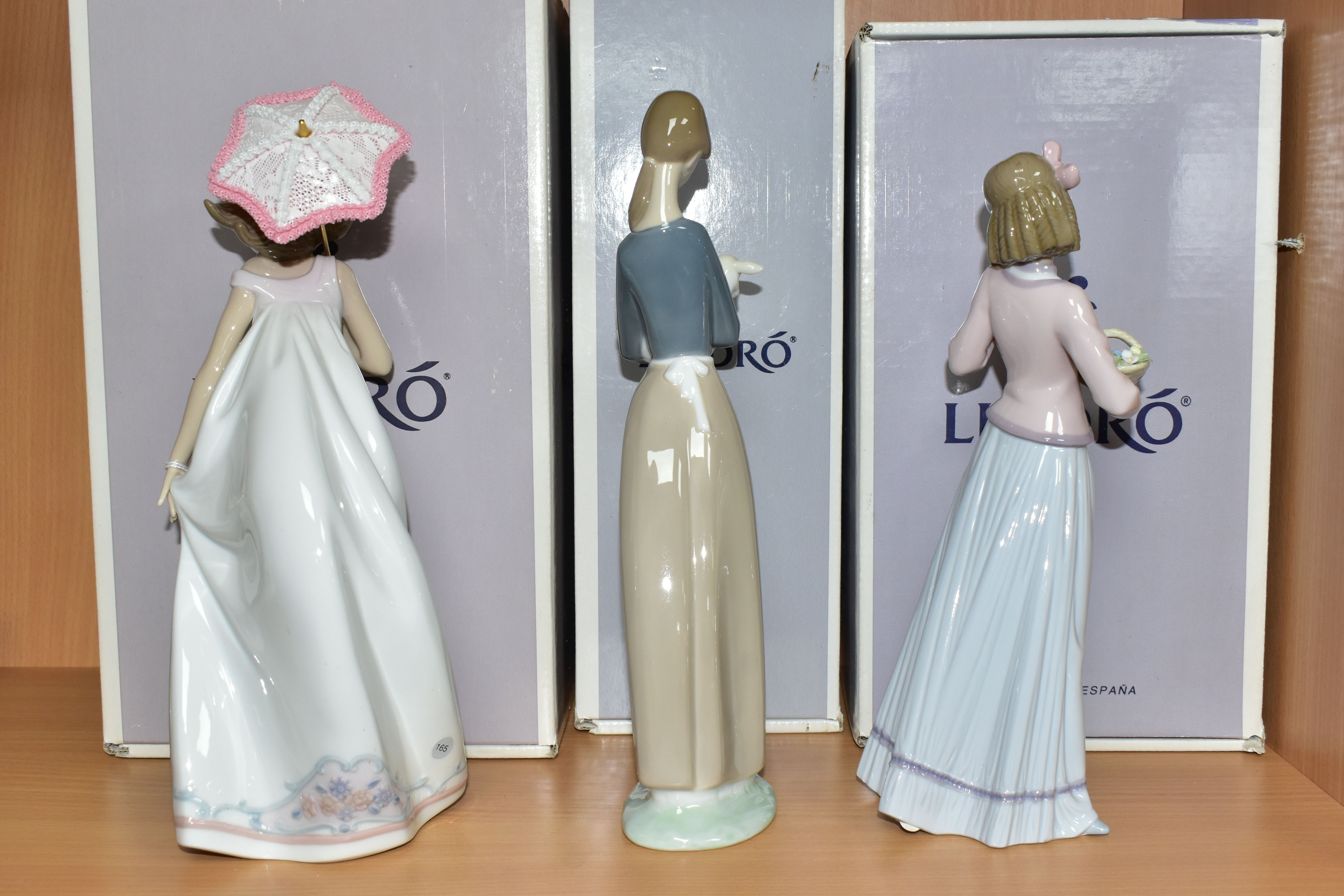 THREE BOXED LLADRO FIGURINES, comprising Afternoon Promenade 7636 Collectors Society 1995 limited - Image 5 of 6