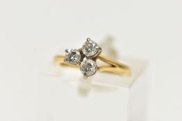 AN 18CT YELLOW GOLD, THREE STONE DIAMOND RING, three claw set, round brilliant cut diamonds,