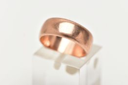A WIDE ROSE METAL BAND RING, polished band, approximate band width 6.6mm, ring size leading edge