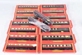 A QUANTITY OF MAINLY BOXED HORNBY OO GAUGE COACHING STOCK, assorted models including a quantity of
