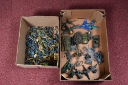 A QUANTITY OF UNBOXED AND ASSORTED PLAYWORN MILITARY VEHICLES AND PLASTIC SOLDIER FIGURES,