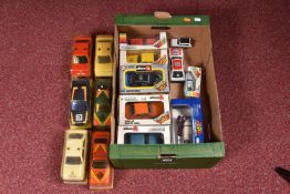 A QUANTITY OF ASSORTED BOXED AND UNBOXED BBURAGO DIECAST CAR MODELS, to include assorted 1/24